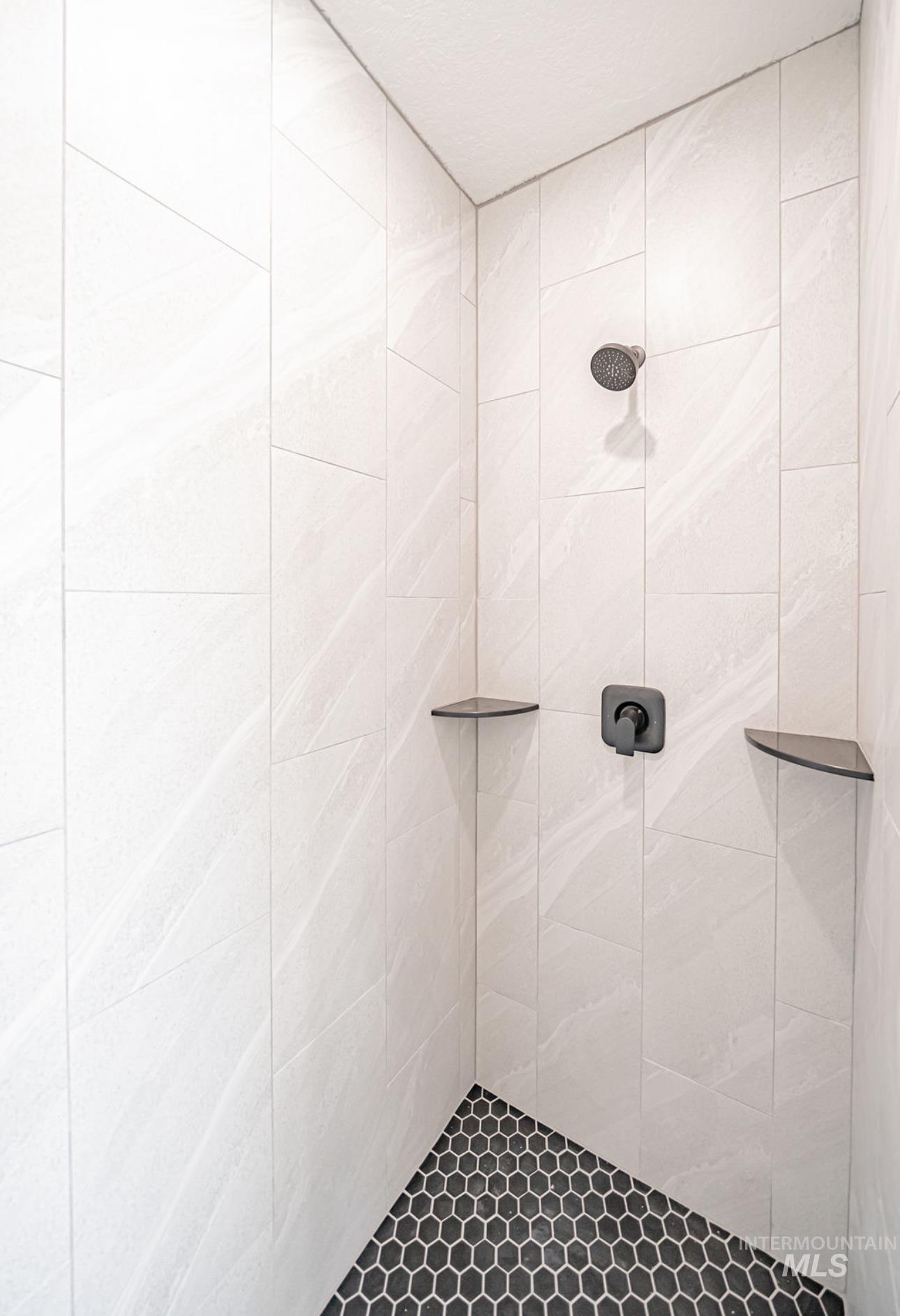 Full bathroom featuring a tile shower