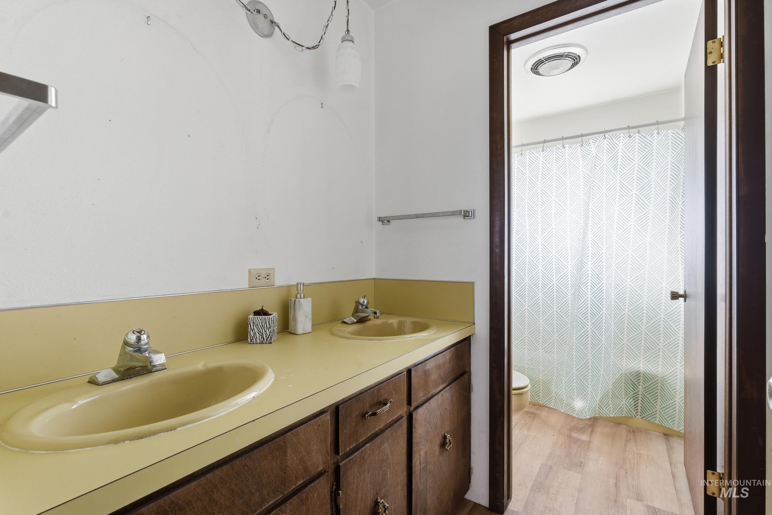 16947 W Linden St, Caldwell, Idaho 83607, 3 Bedrooms, 3 Bathrooms, Residential For Sale, Price $650,000, 98969768