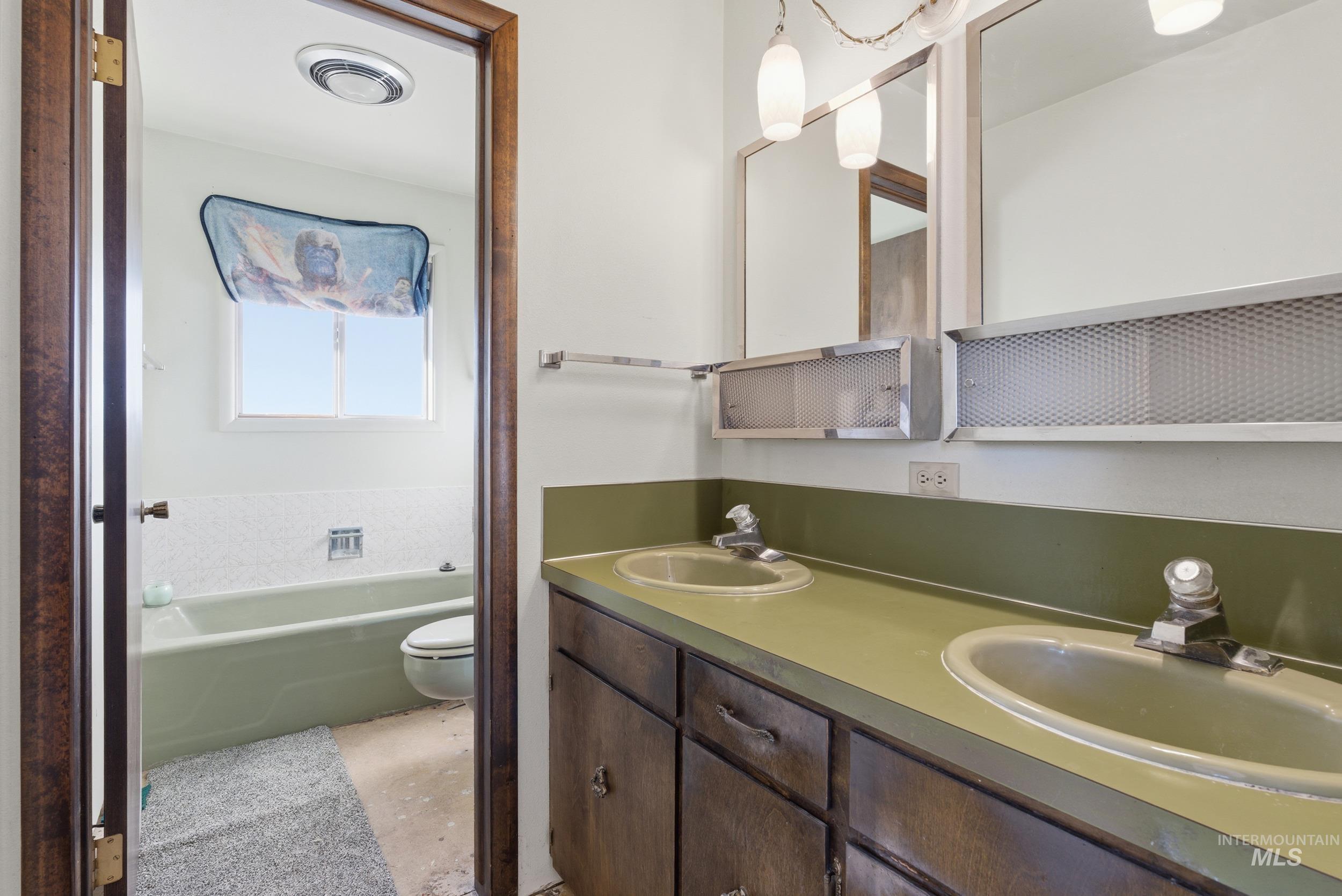 16947 W Linden St, Caldwell, Idaho 83607, 3 Bedrooms, 3 Bathrooms, Residential For Sale, Price $650,000, 98969768