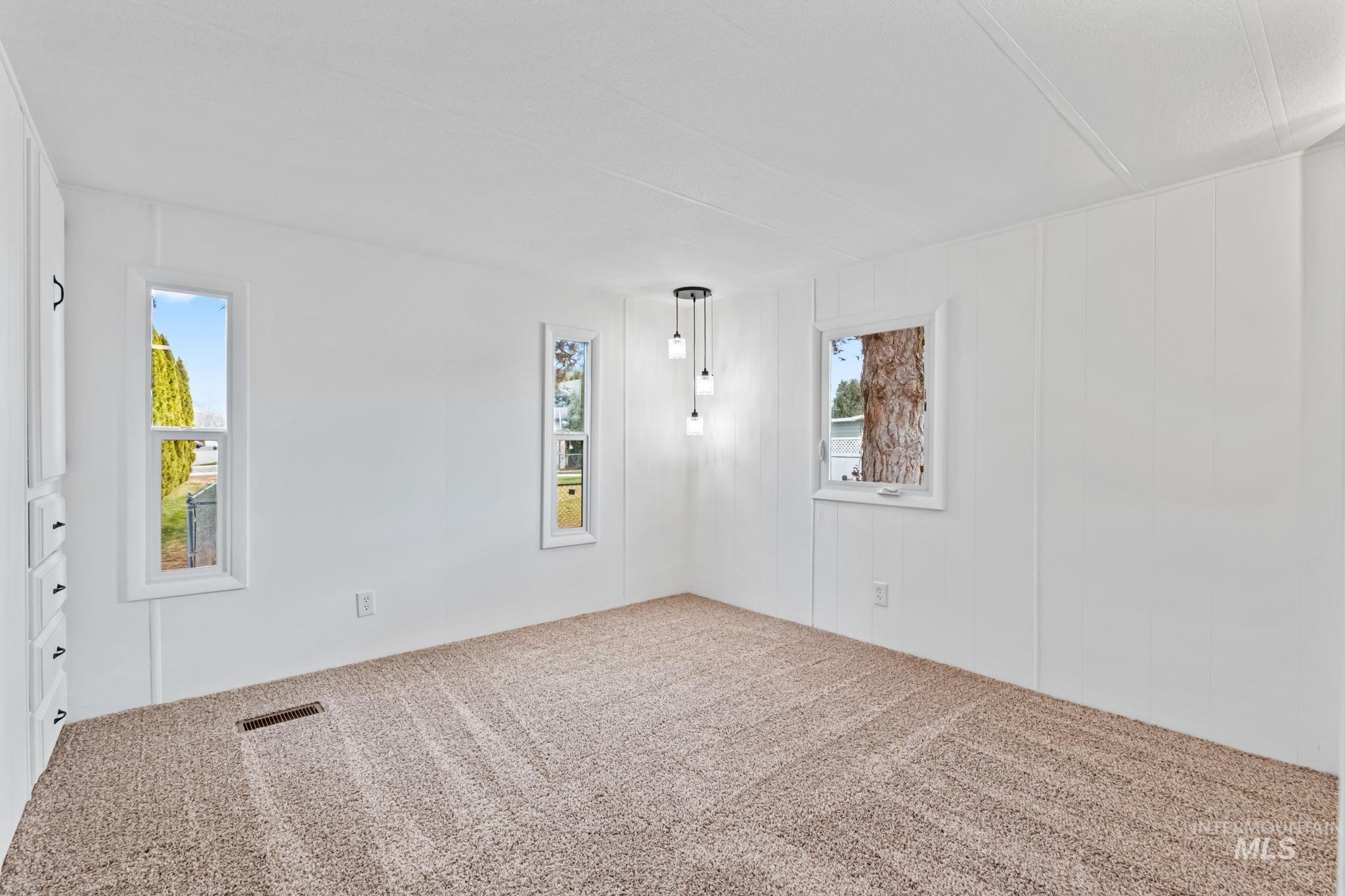 Unfurnished room with a decorative wall and carpet floors