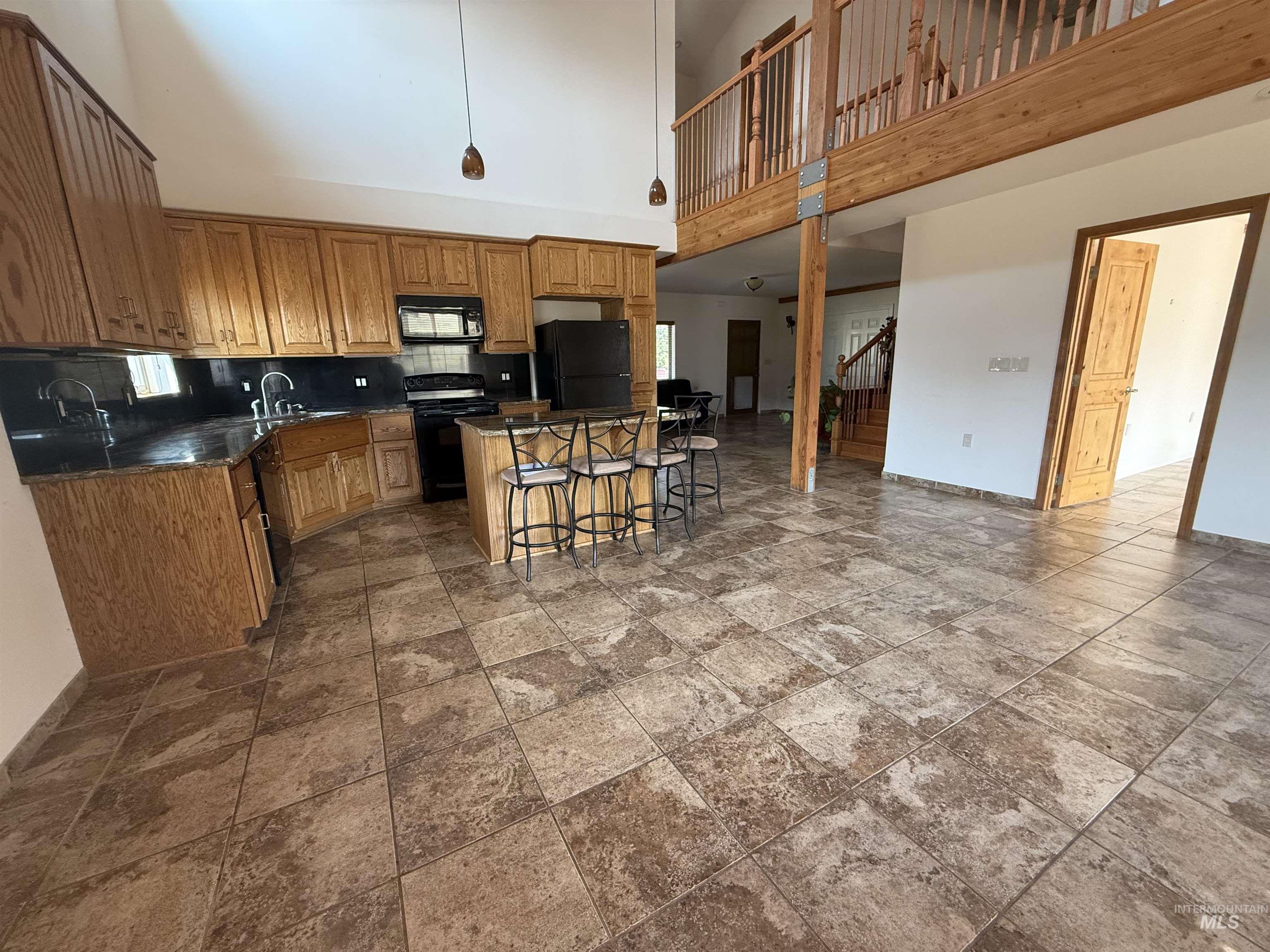 1653 Kidder Ridge, Kamiah, Idaho 83536, 2 Bedrooms, 2 Bathrooms, Residential For Sale, Price $689,000, 98969776