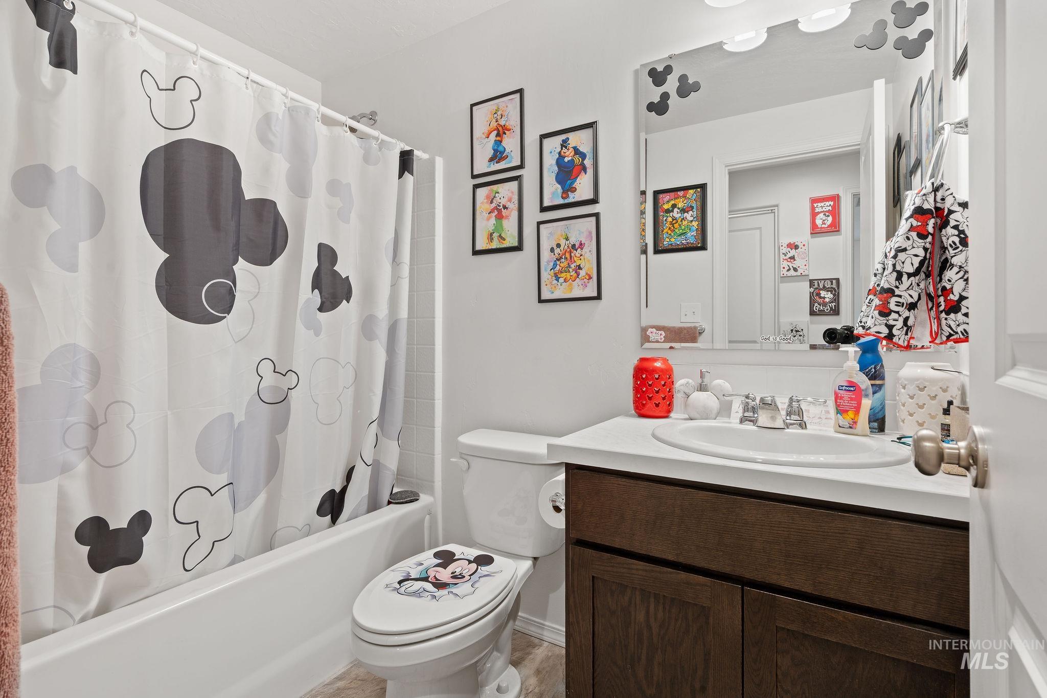 Full bath with shower / bath combo and vanity