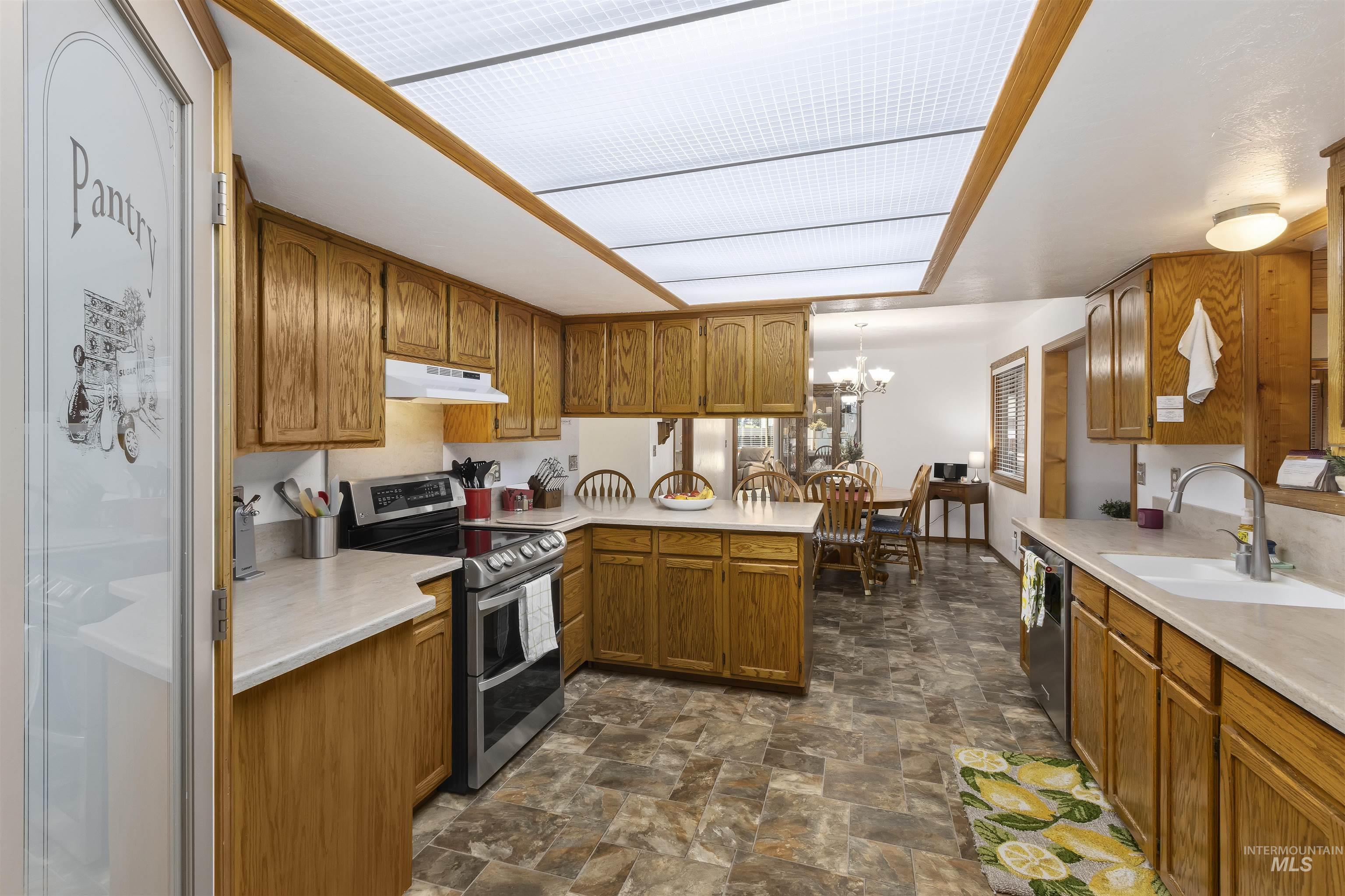 405 Fruitland Avenue North, Buhl, Idaho 83316, 3 Bedrooms, 3 Bathrooms, Residential For Sale, Price $549,900, 98969782