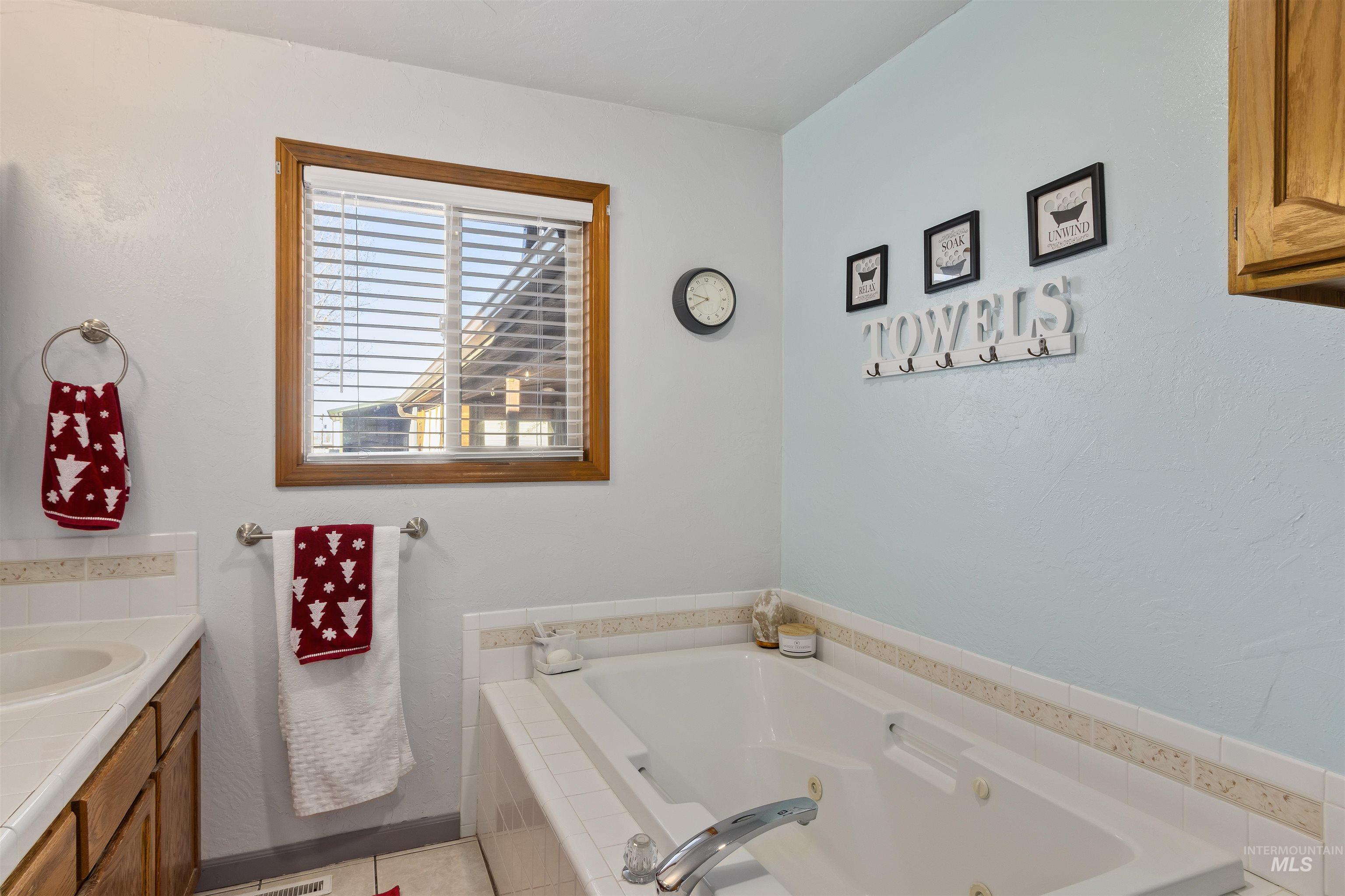 405 Fruitland Avenue North, Buhl, Idaho 83316, 3 Bedrooms, 3 Bathrooms, Residential For Sale, Price $549,900, 98969782