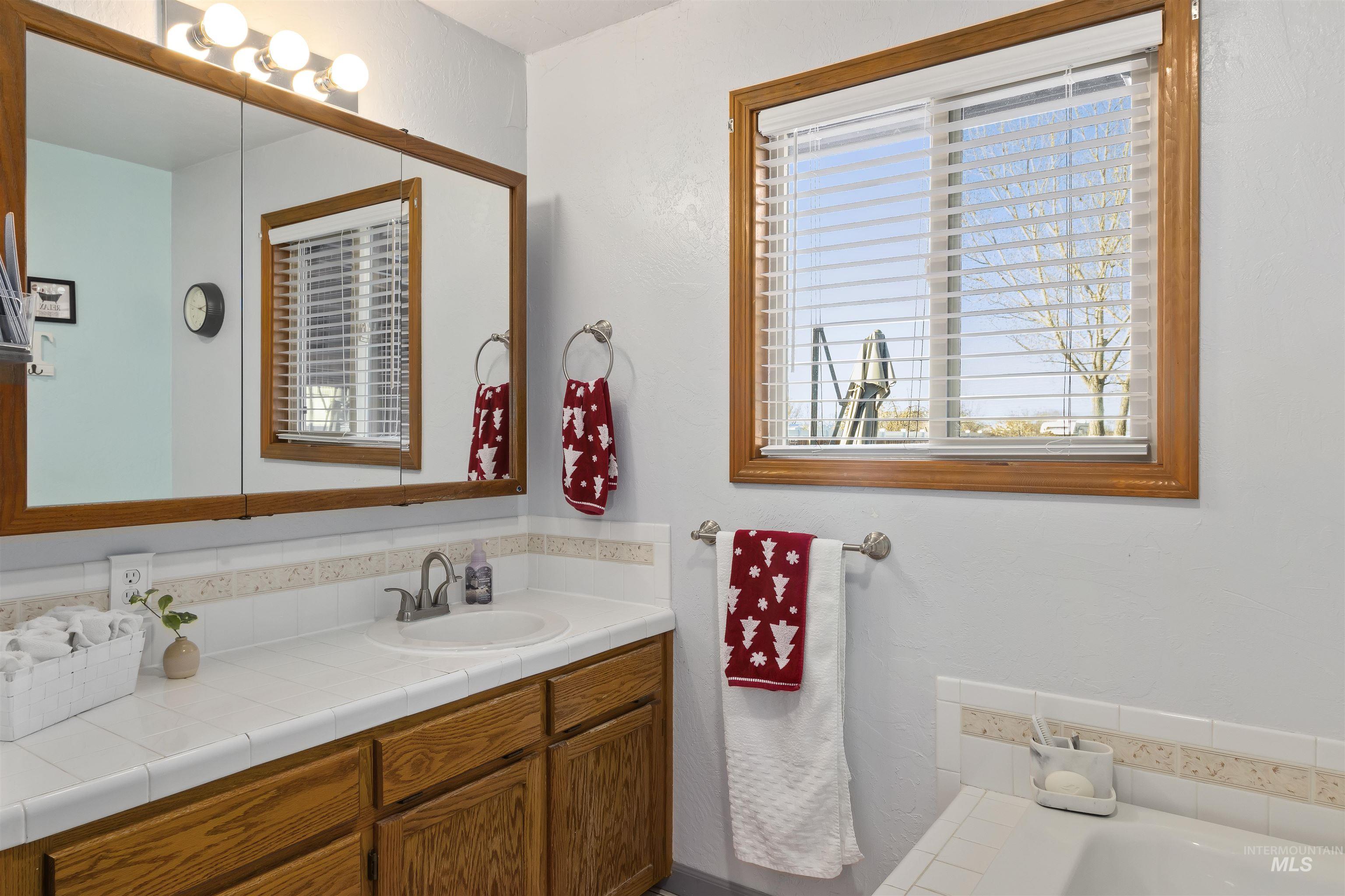 405 Fruitland Avenue North, Buhl, Idaho 83316, 3 Bedrooms, 3 Bathrooms, Residential For Sale, Price $549,900, 98969782