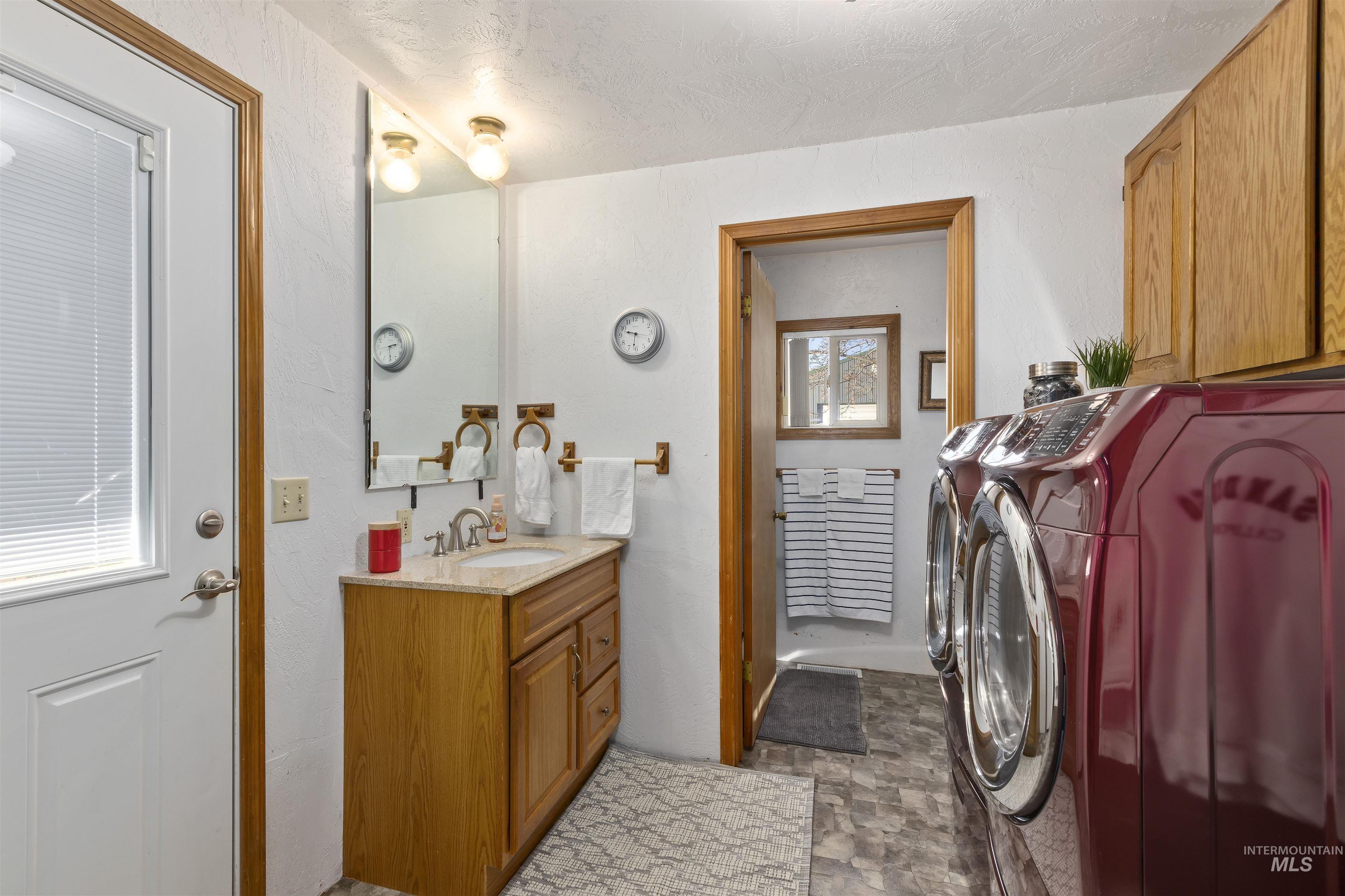 405 Fruitland Avenue North, Buhl, Idaho 83316, 3 Bedrooms, 3 Bathrooms, Residential For Sale, Price $549,900, 98969782