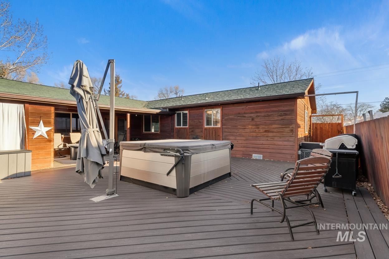 405 Fruitland Avenue North, Buhl, Idaho 83316, 3 Bedrooms, 3 Bathrooms, Residential For Sale, Price $549,900,MLS 98969782