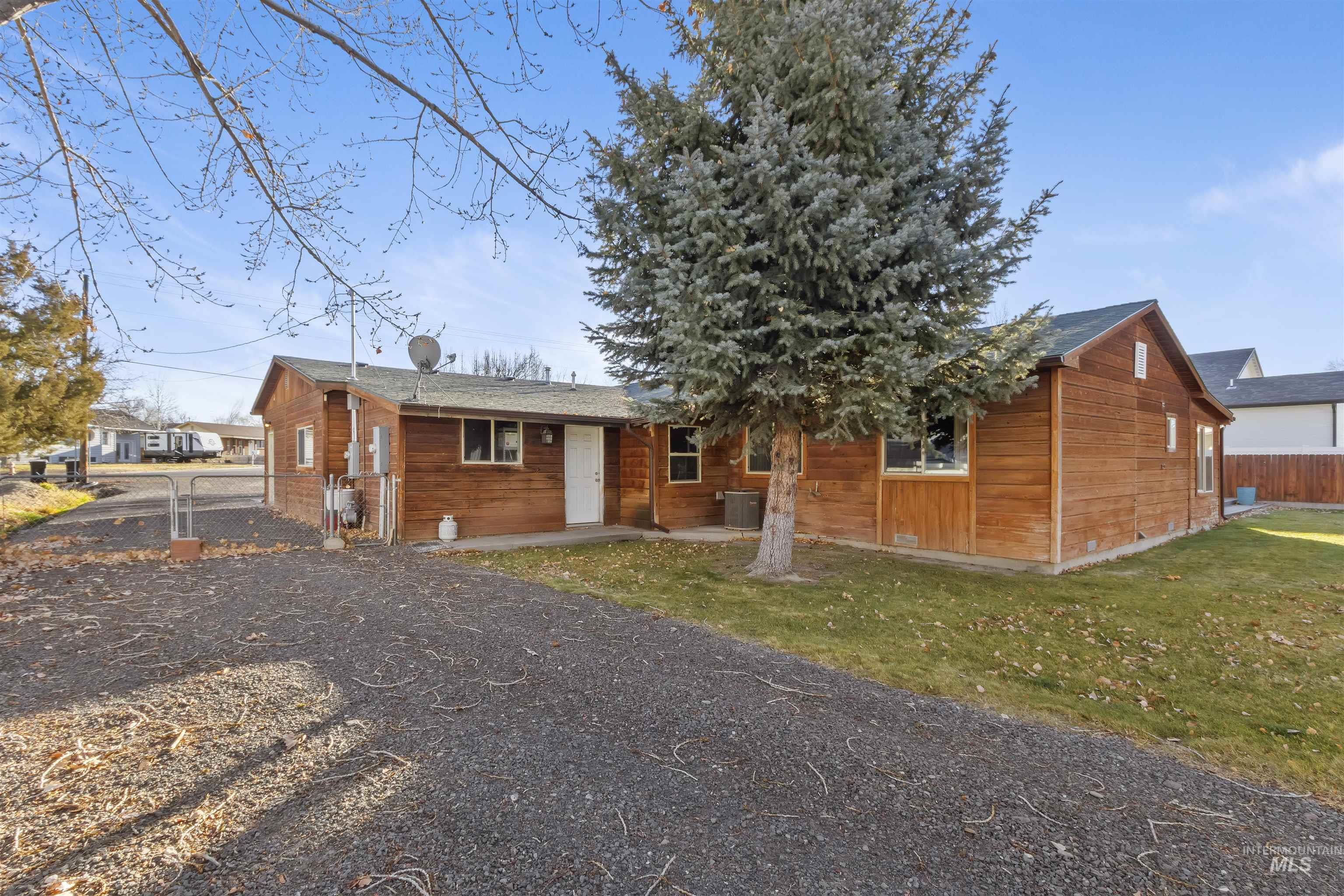 405 Fruitland Avenue North, Buhl, Idaho 83316, 3 Bedrooms, 3 Bathrooms, Residential For Sale, Price $549,900,MLS 98969782