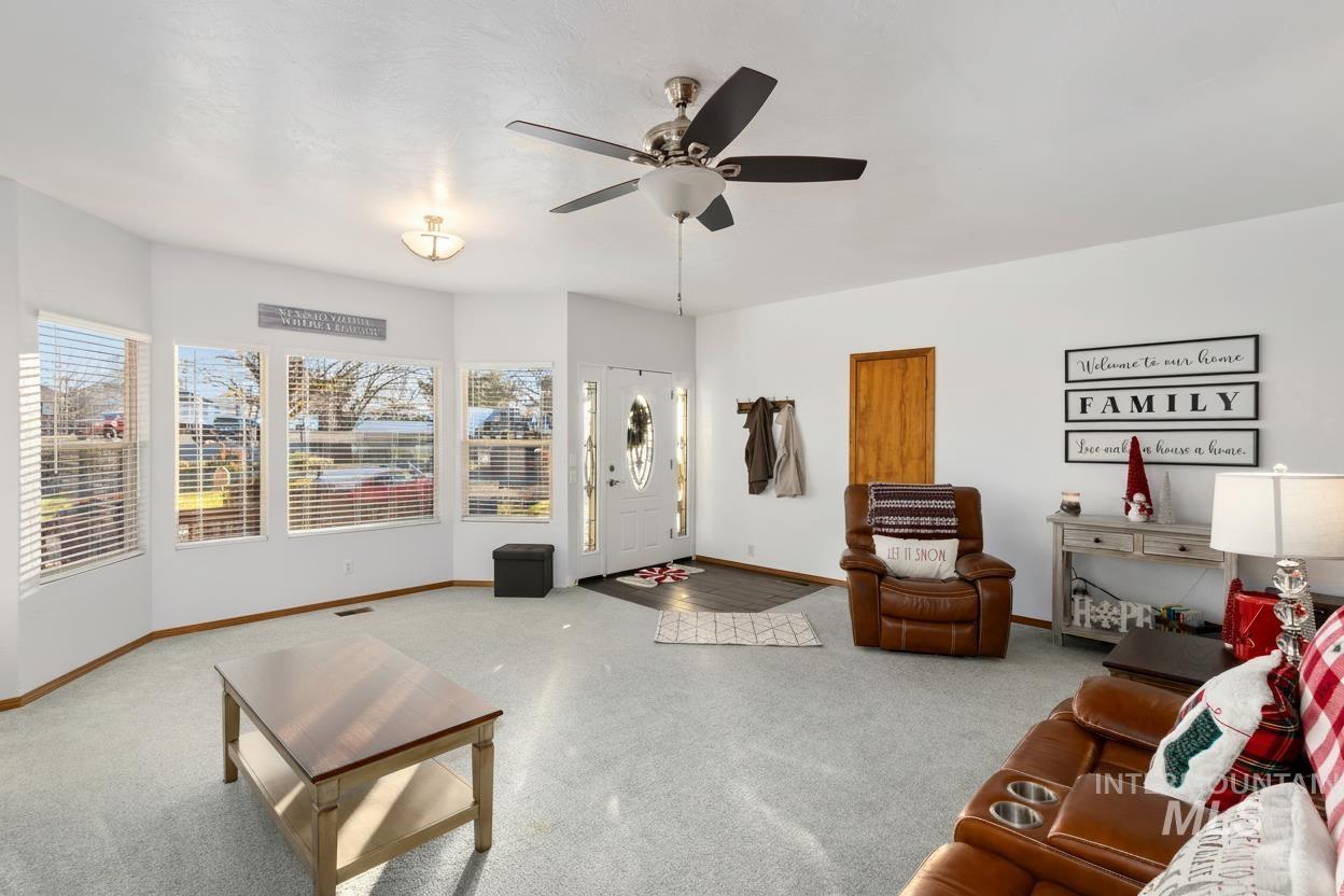 405 Fruitland Avenue North, Buhl, Idaho 83316, 3 Bedrooms, 3 Bathrooms, Residential For Sale, Price $549,900,MLS 98969782