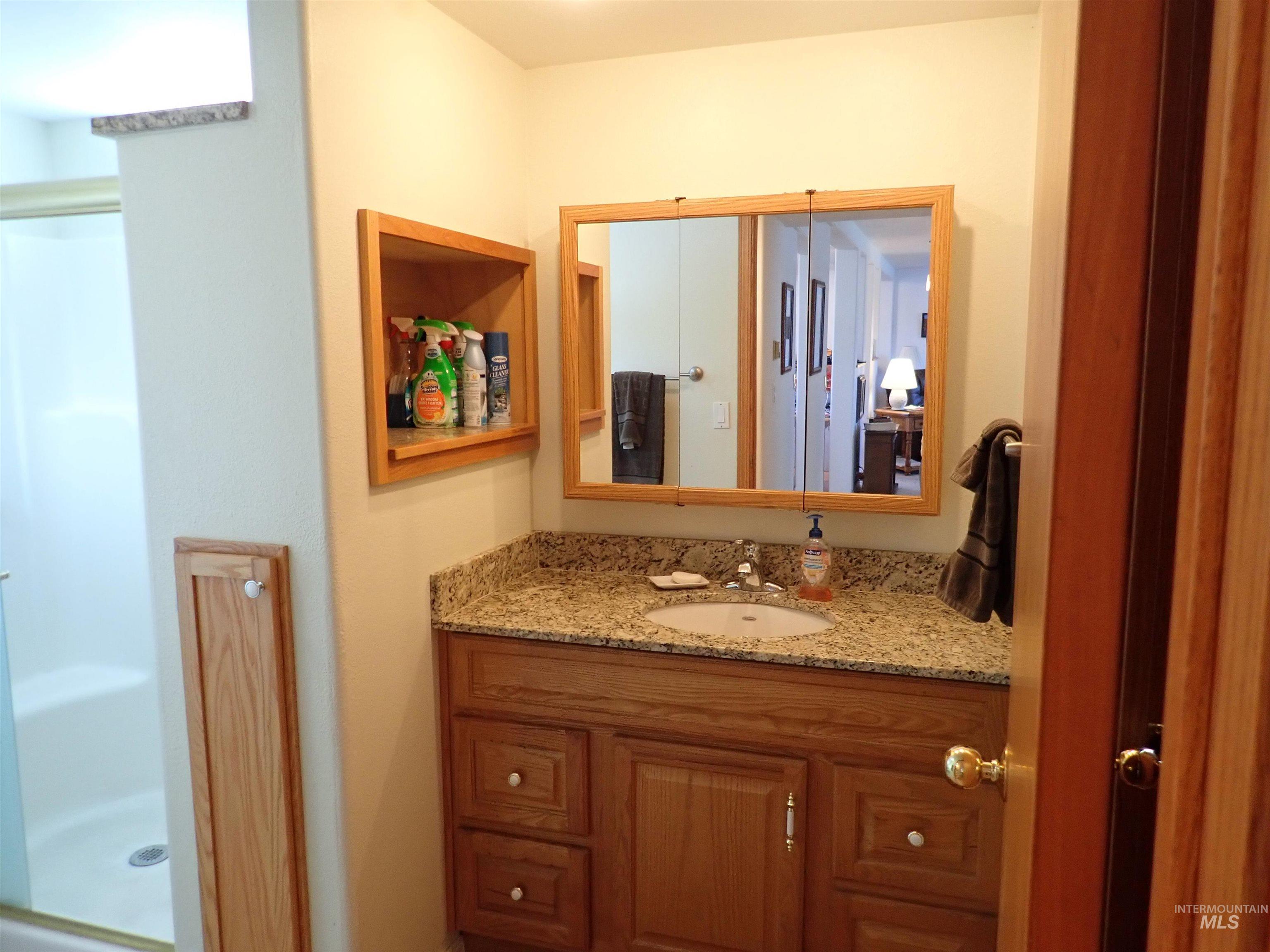 1039 15th St, Clarkston, Washington 99403, 2 Bedrooms, 2 Bathrooms, Residential For Sale, Price $305,000, 98969786