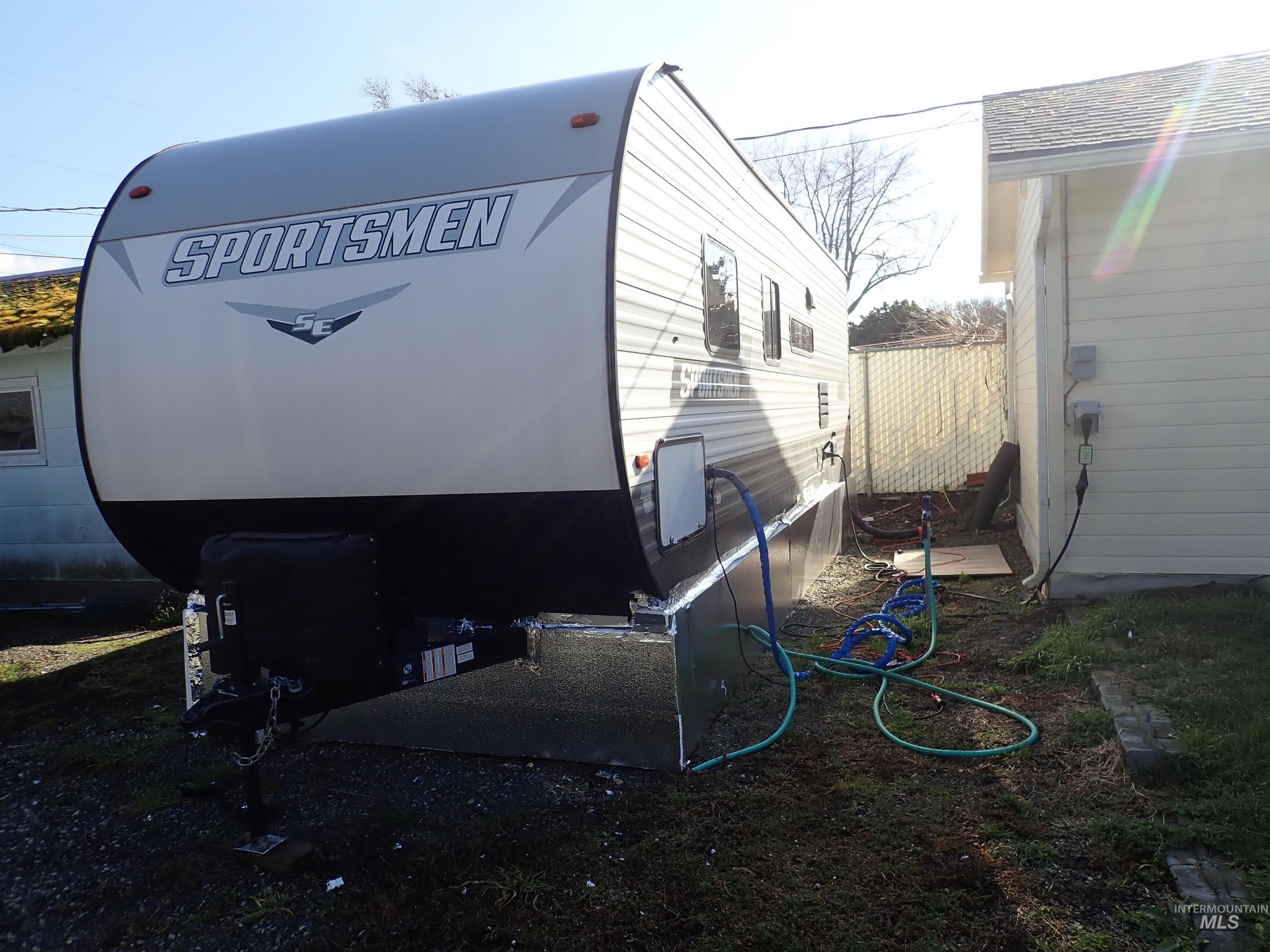 1039 15th St, Clarkston, Washington 99403, 2 Bedrooms, 2 Bathrooms, Residential For Sale, Price $305,000, 98969786