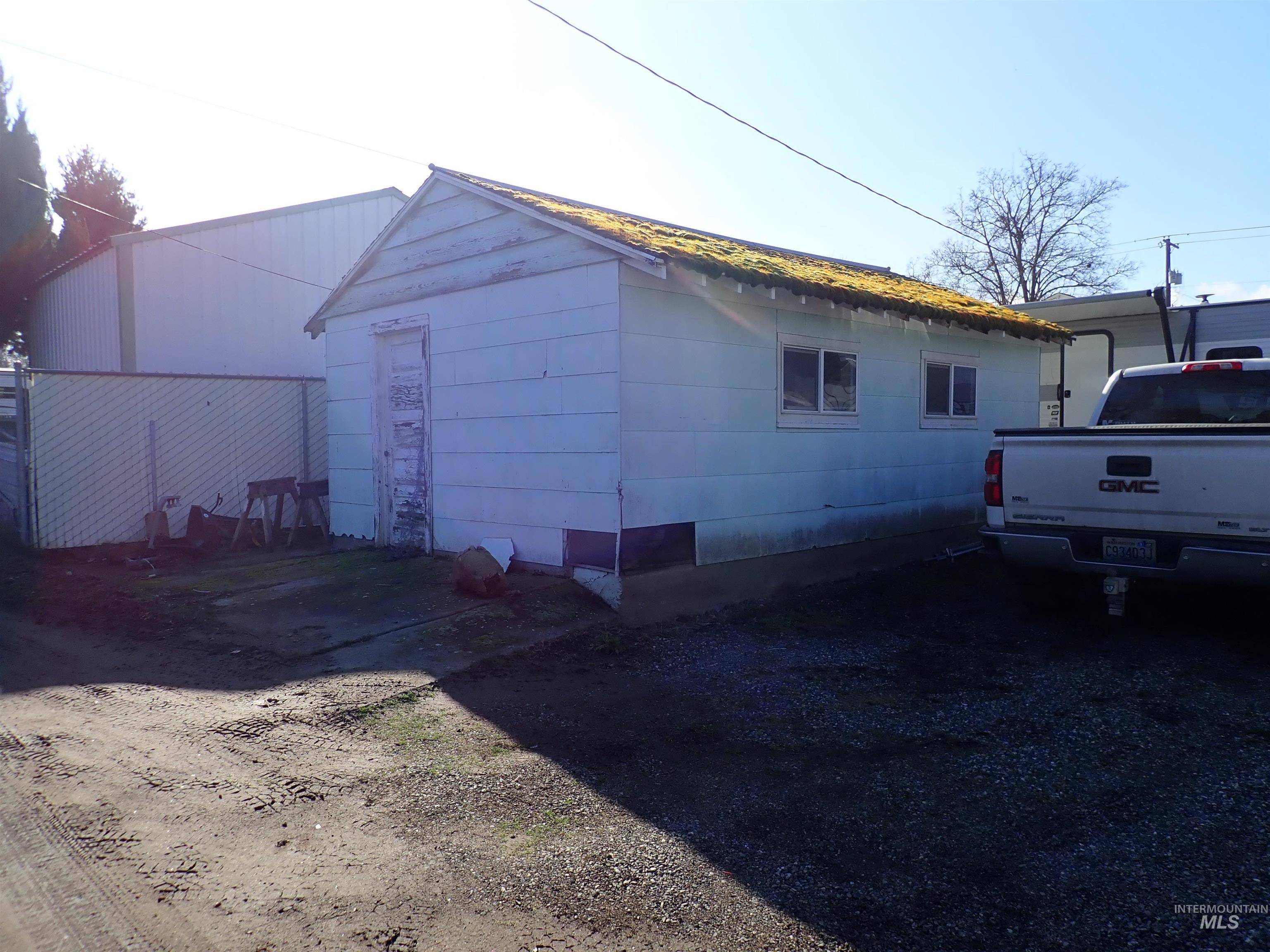 1039 15th St, Clarkston, Washington 99403, 2 Bedrooms, 2 Bathrooms, Residential For Sale, Price $305,000, 98969786