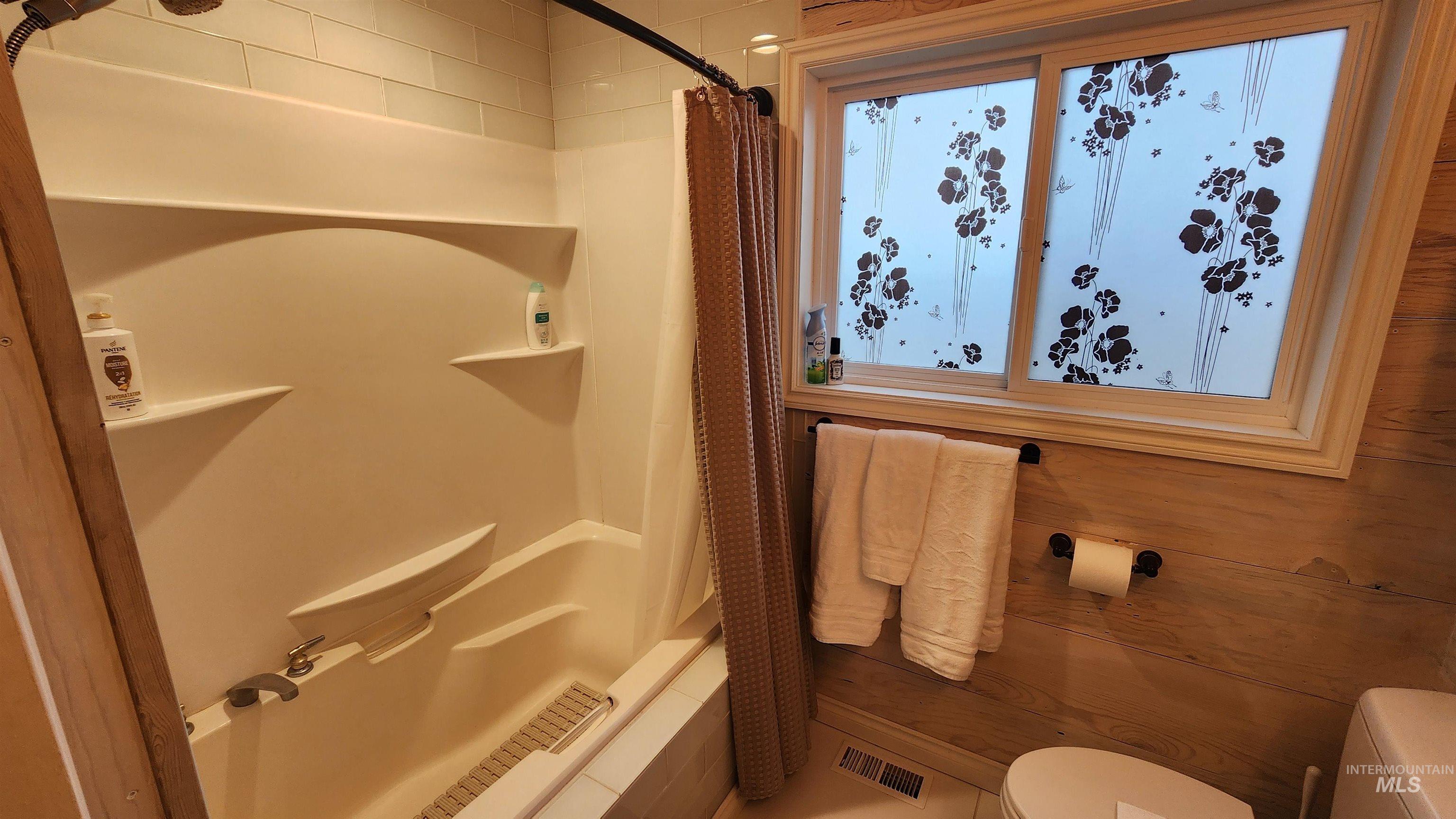 1611 Grelle Ave, Lewiston, Idaho 83501, 3 Bedrooms, 2 Bathrooms, Residential For Sale, Price $349,000, 98969790