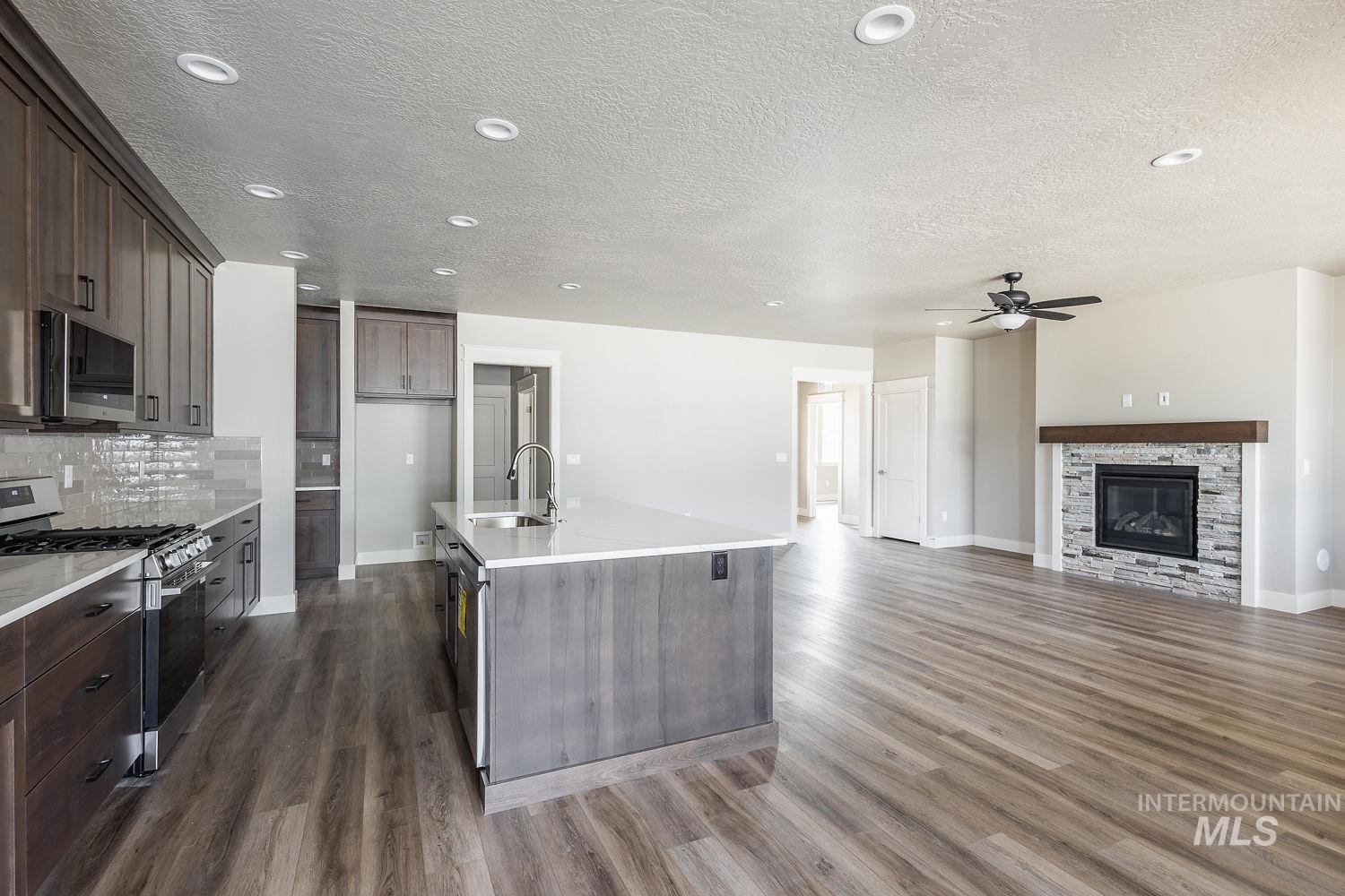 1071 W Afton Ct., Kuna, Idaho 83634, 4 Bedrooms, 2.5 Bathrooms, Residential For Sale, Price $585,000, 98969803
