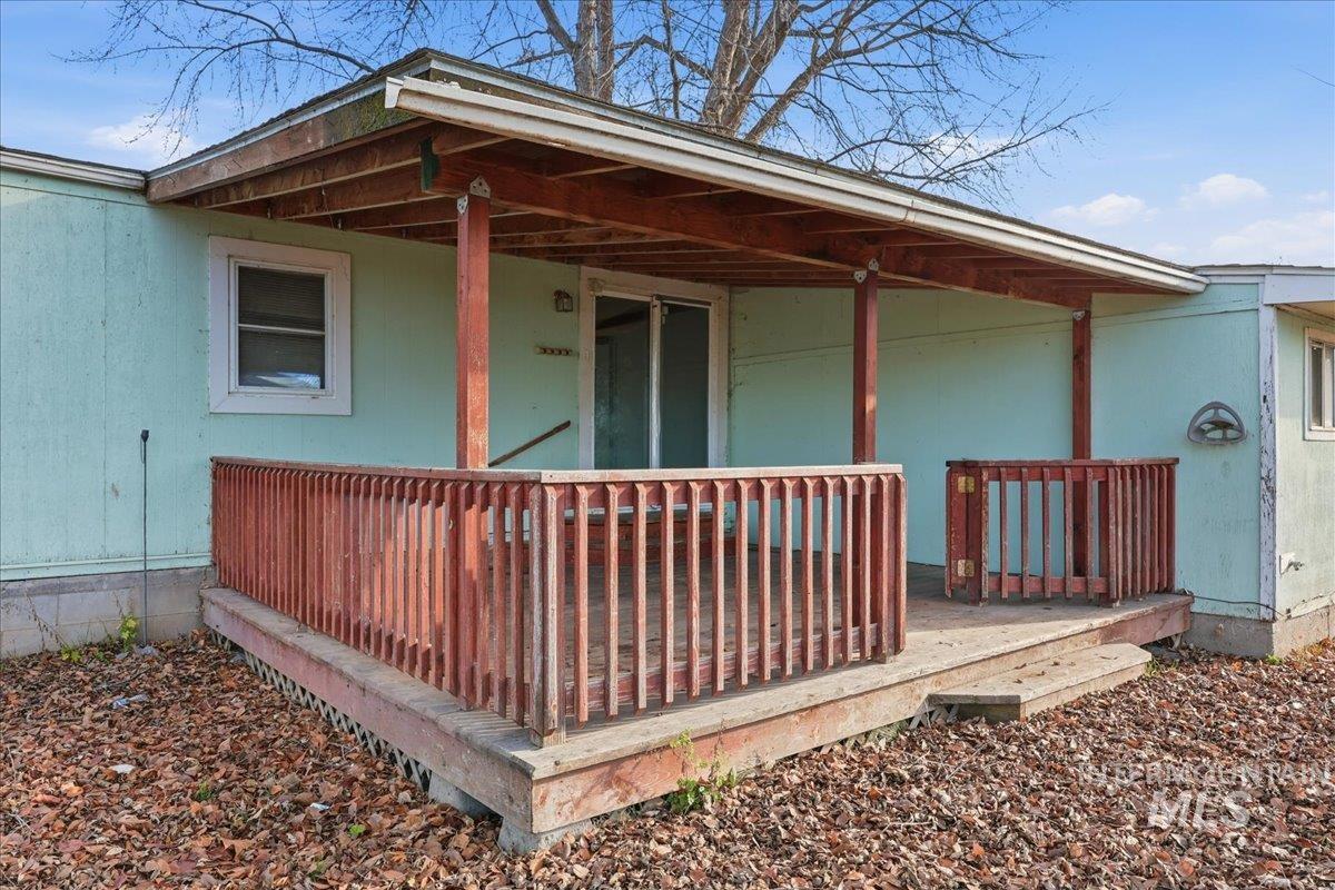 Property entrance with a deck and crawl space