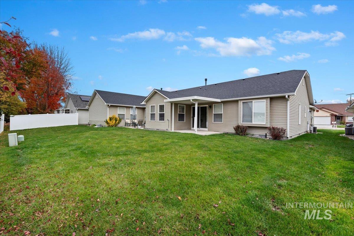 1875 N Buena Vista Ave, Meridian, Idaho 83646, 2 Bedrooms, 2 Bathrooms, Residential For Sale, Price $362,500,MLS 98969821