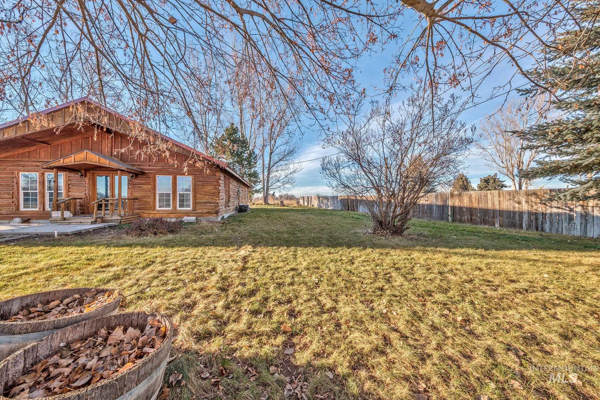 Fenced yard featuring an outdoor fire pit