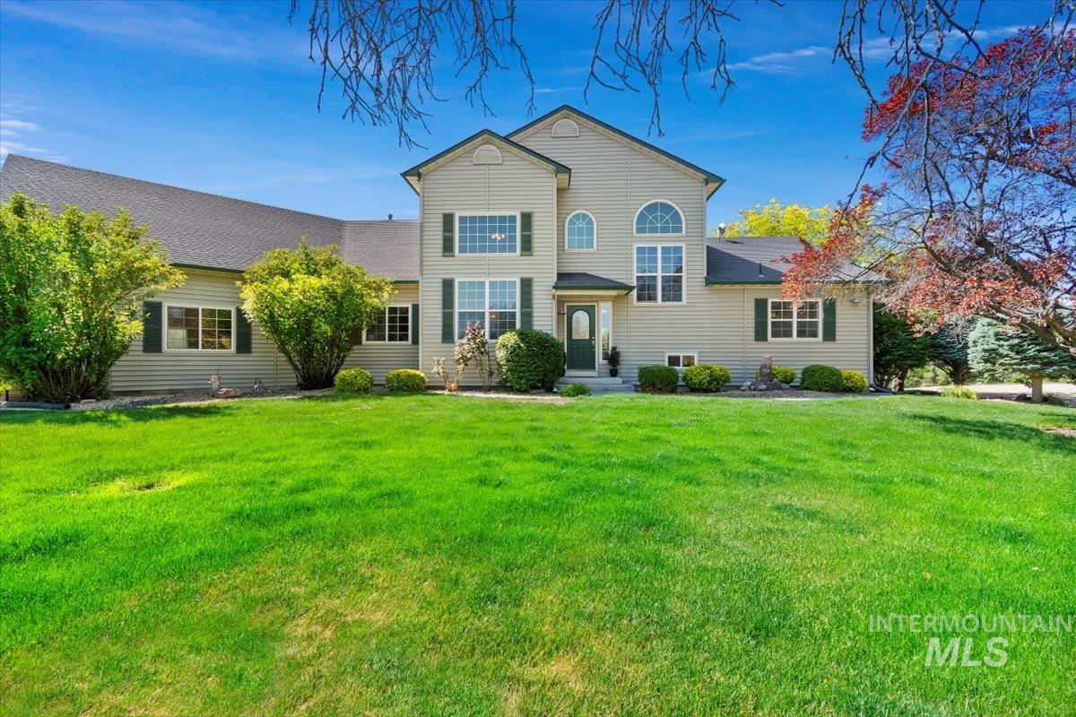 408 Hill RD S, Melba, Idaho 83641, 5 Bedrooms, 3.5 Bathrooms, Residential For Sale, Price $909,900, 98969843