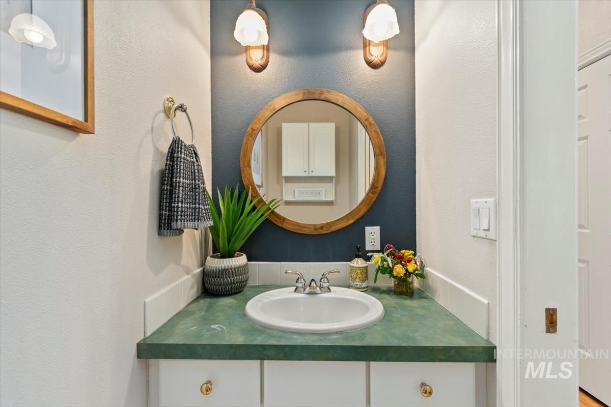 408 Hill RD S, Melba, Idaho 83641, 5 Bedrooms, 3.5 Bathrooms, Residential For Sale, Price $909,900, 98969843