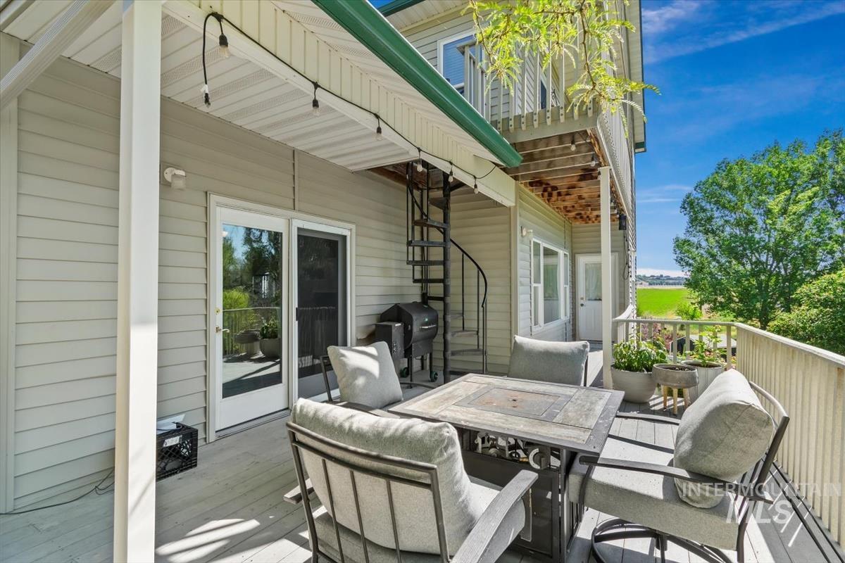 408 Hill RD S, Melba, Idaho 83641, 5 Bedrooms, 3.5 Bathrooms, Residential For Sale, Price $909,900, 98969843