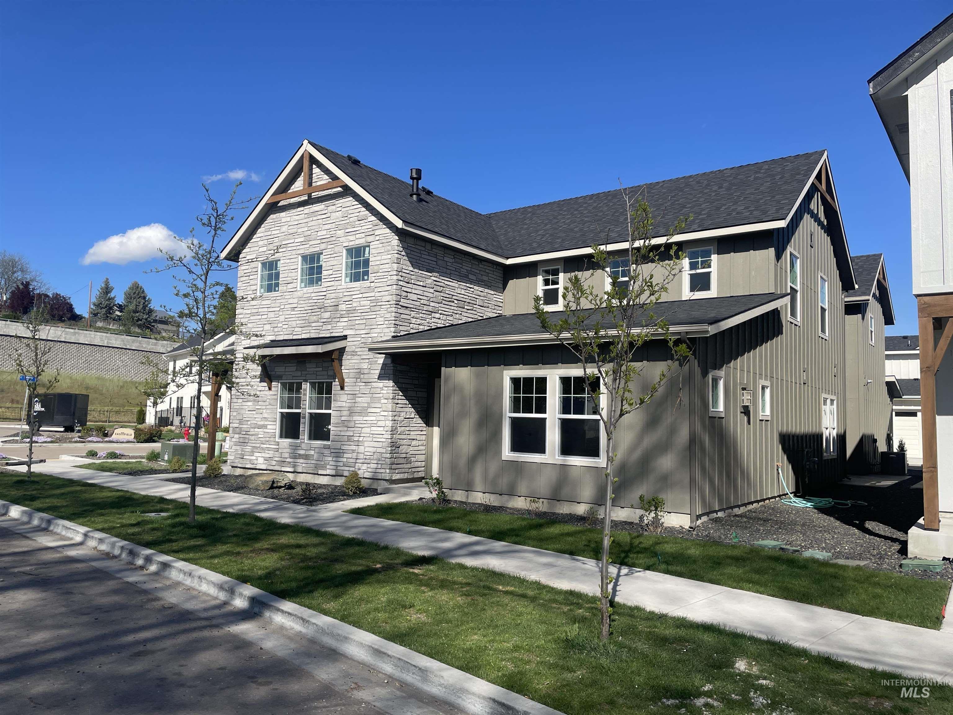 158 N Edgewood Ln, Eagle, Idaho 83616, 3 Bedrooms, 2.5 Bathrooms, Residential For Sale, Price $579,900,MLS 98969845