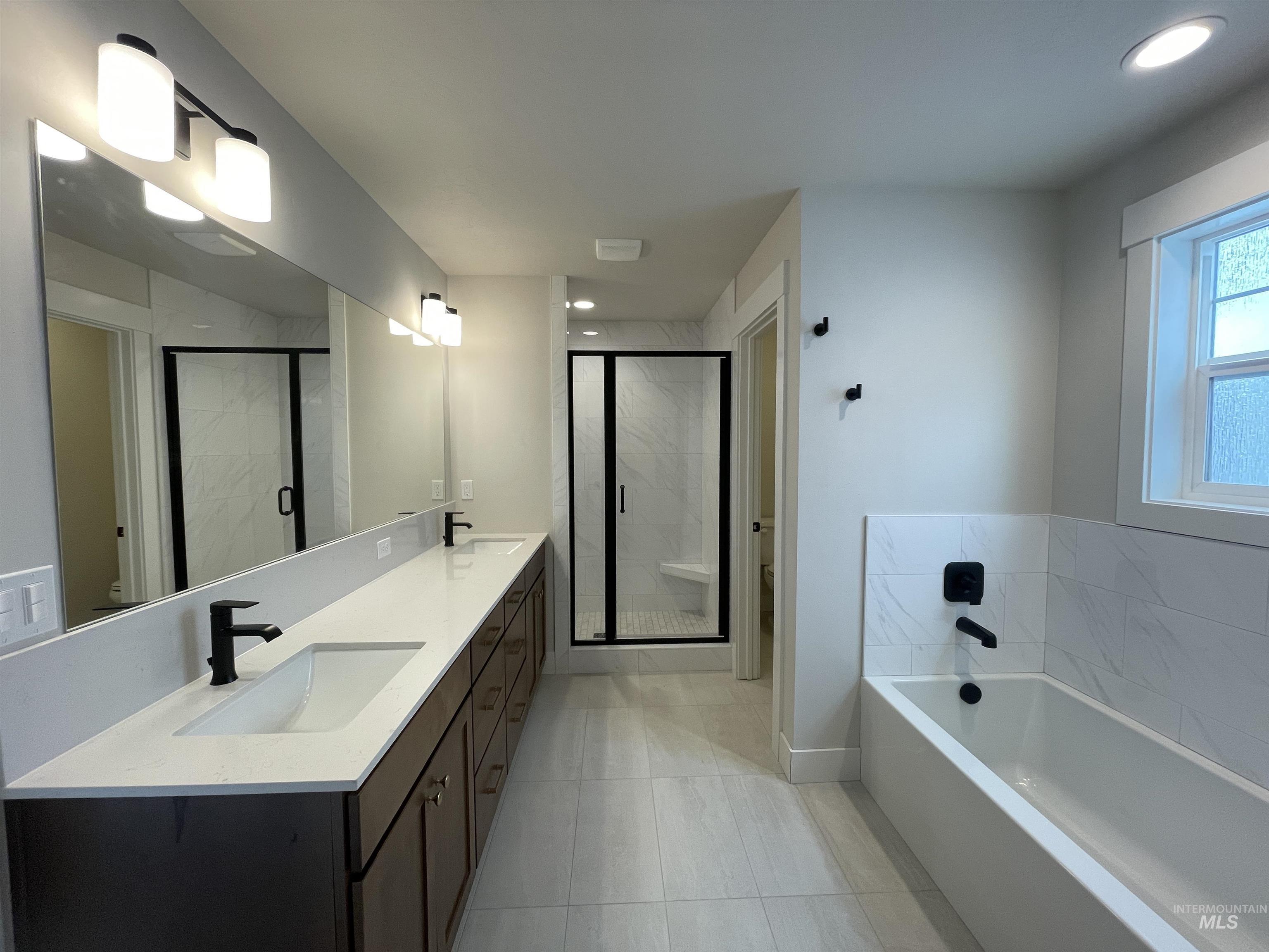 158 N Edgewood Ln, Eagle, Idaho 83616, 3 Bedrooms, 2.5 Bathrooms, Residential For Sale, Price $579,900,MLS 98969845