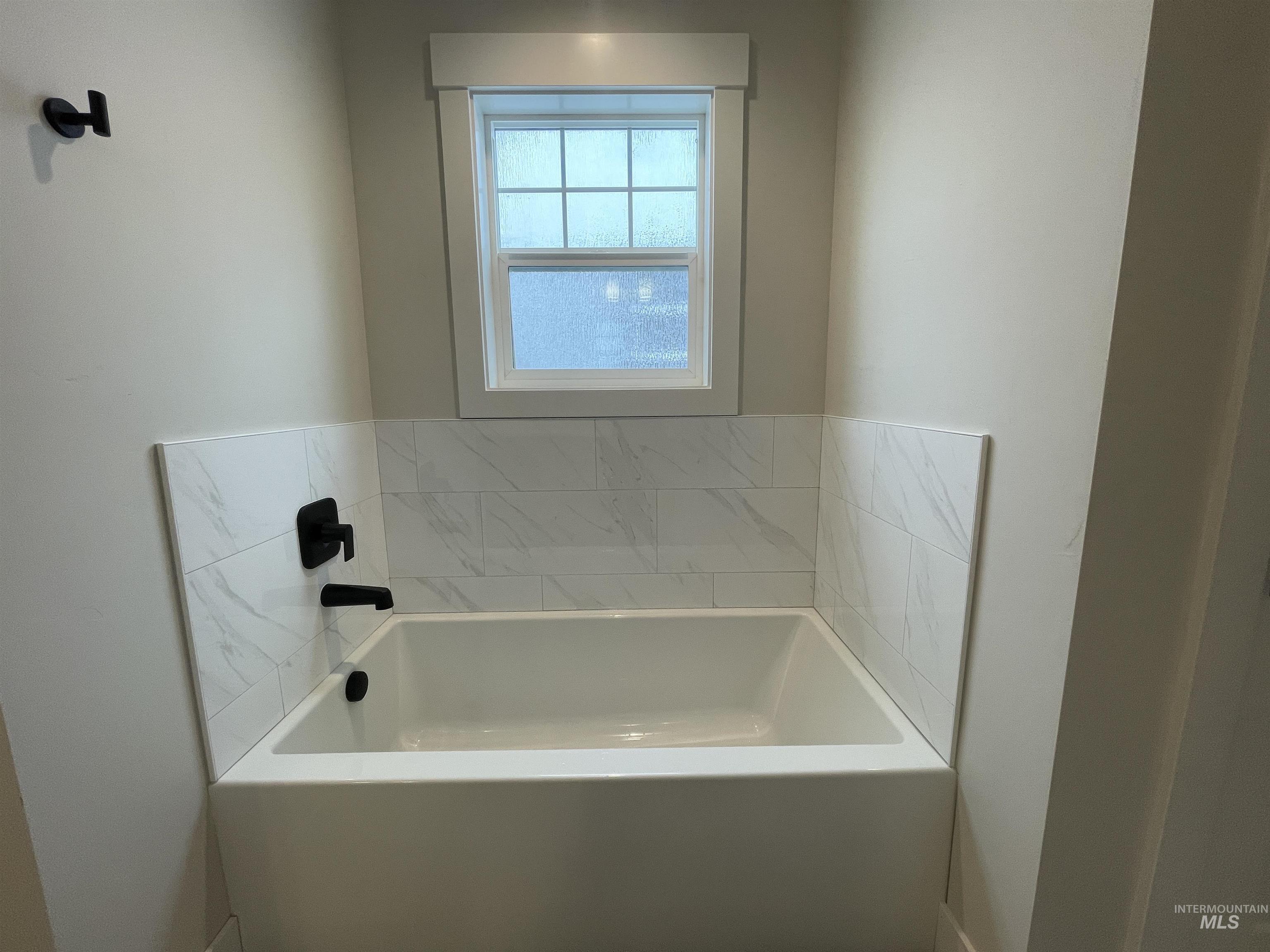 158 N Edgewood Ln, Eagle, Idaho 83616, 3 Bedrooms, 2.5 Bathrooms, Residential For Sale, Price $579,900,MLS 98969845