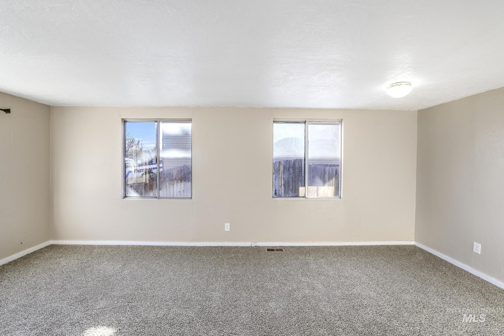 Unfurnished room featuring healthy amount of natural light and carpet floors