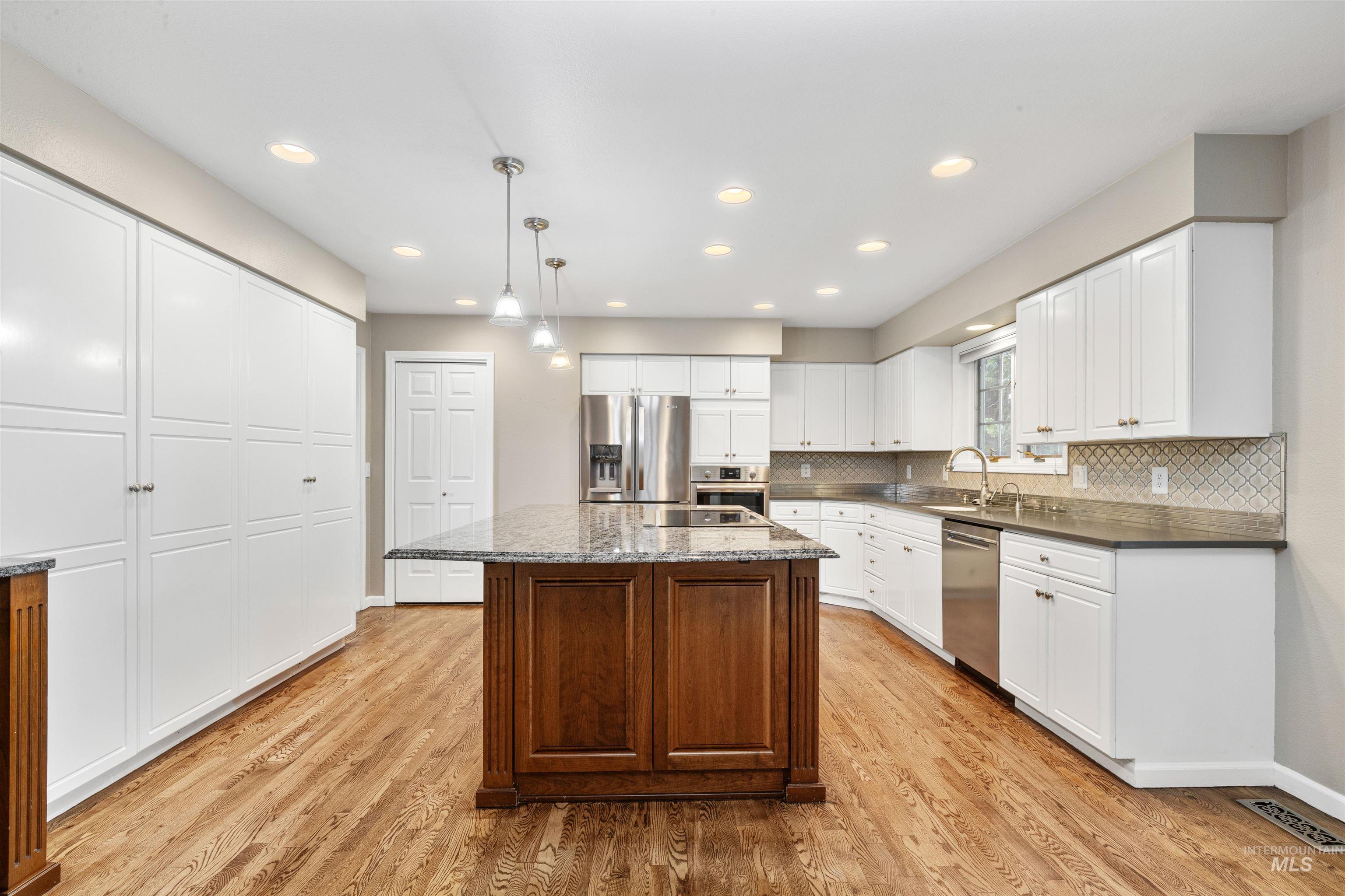 2220 14th Street, Lewiston, Idaho 83501, 5 Bedrooms, 4 Bathrooms, Residential For Sale, Price $699,000, 98969854