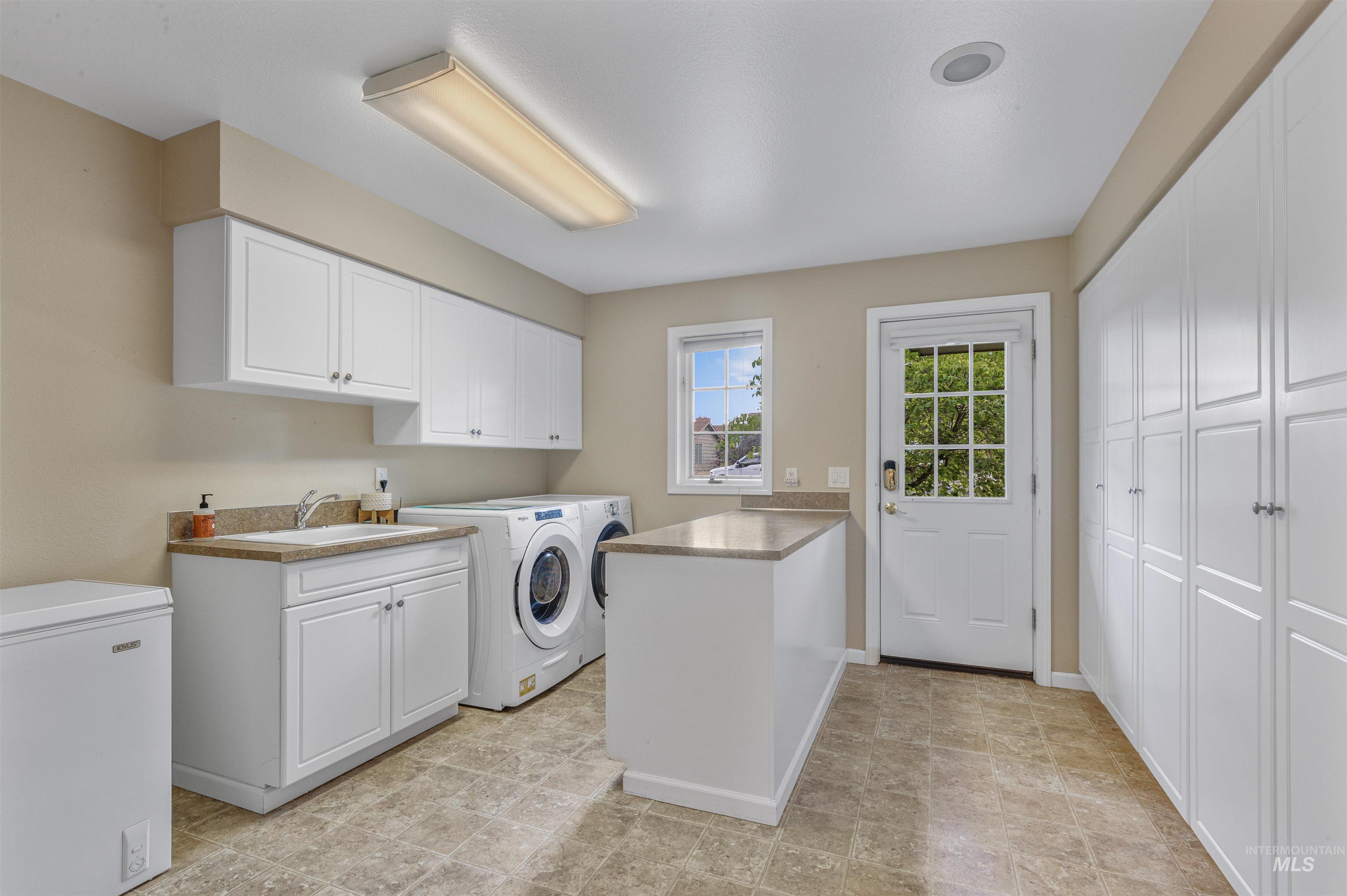 2220 14th Street, Lewiston, Idaho 83501, 5 Bedrooms, 4 Bathrooms, Residential For Sale, Price $699,000, 98969854