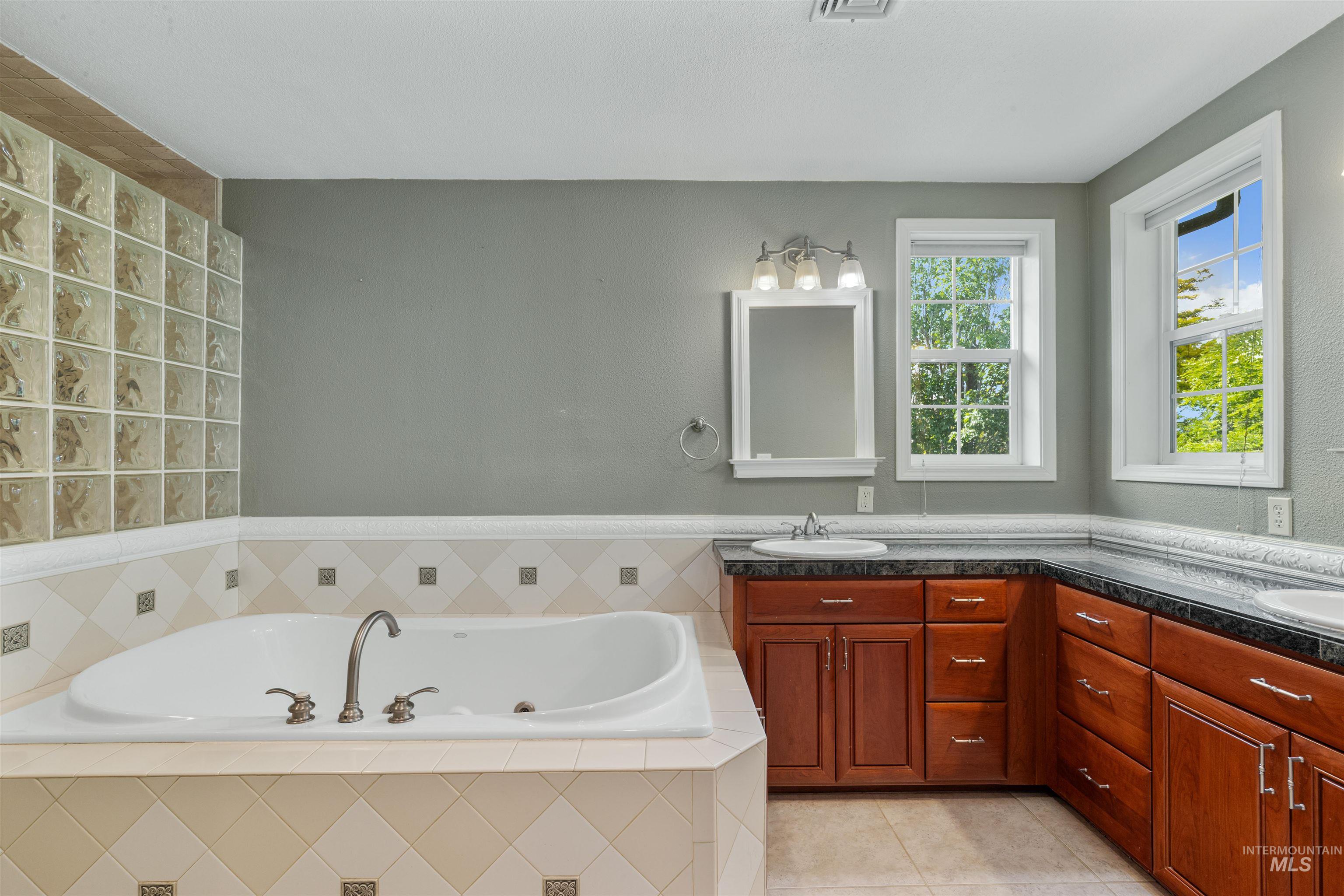 2220 14th Street, Lewiston, Idaho 83501, 5 Bedrooms, 4 Bathrooms, Residential For Sale, Price $699,000, 98969854