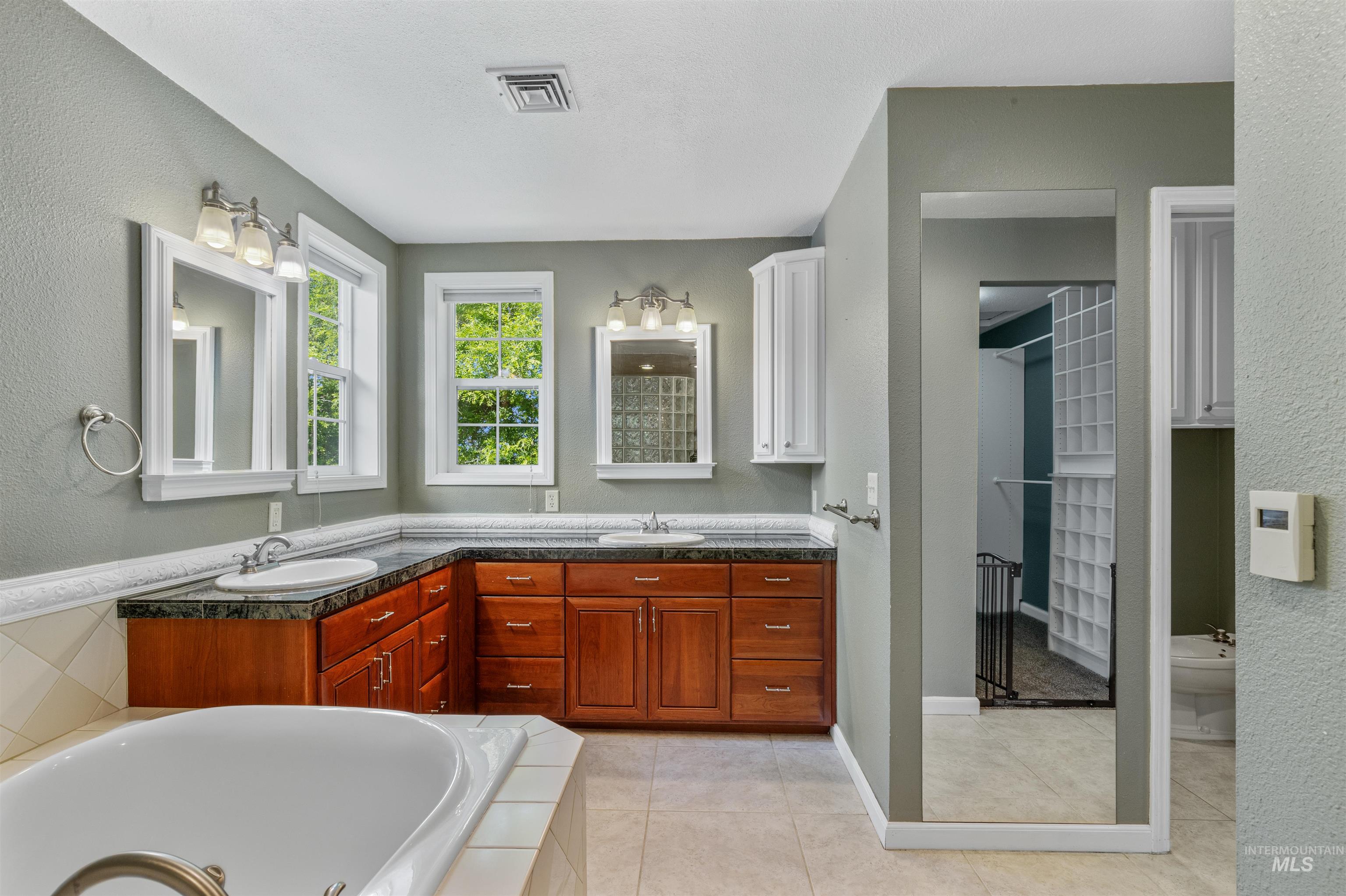 2220 14th Street, Lewiston, Idaho 83501, 5 Bedrooms, 4 Bathrooms, Residential For Sale, Price $699,000, 98969854