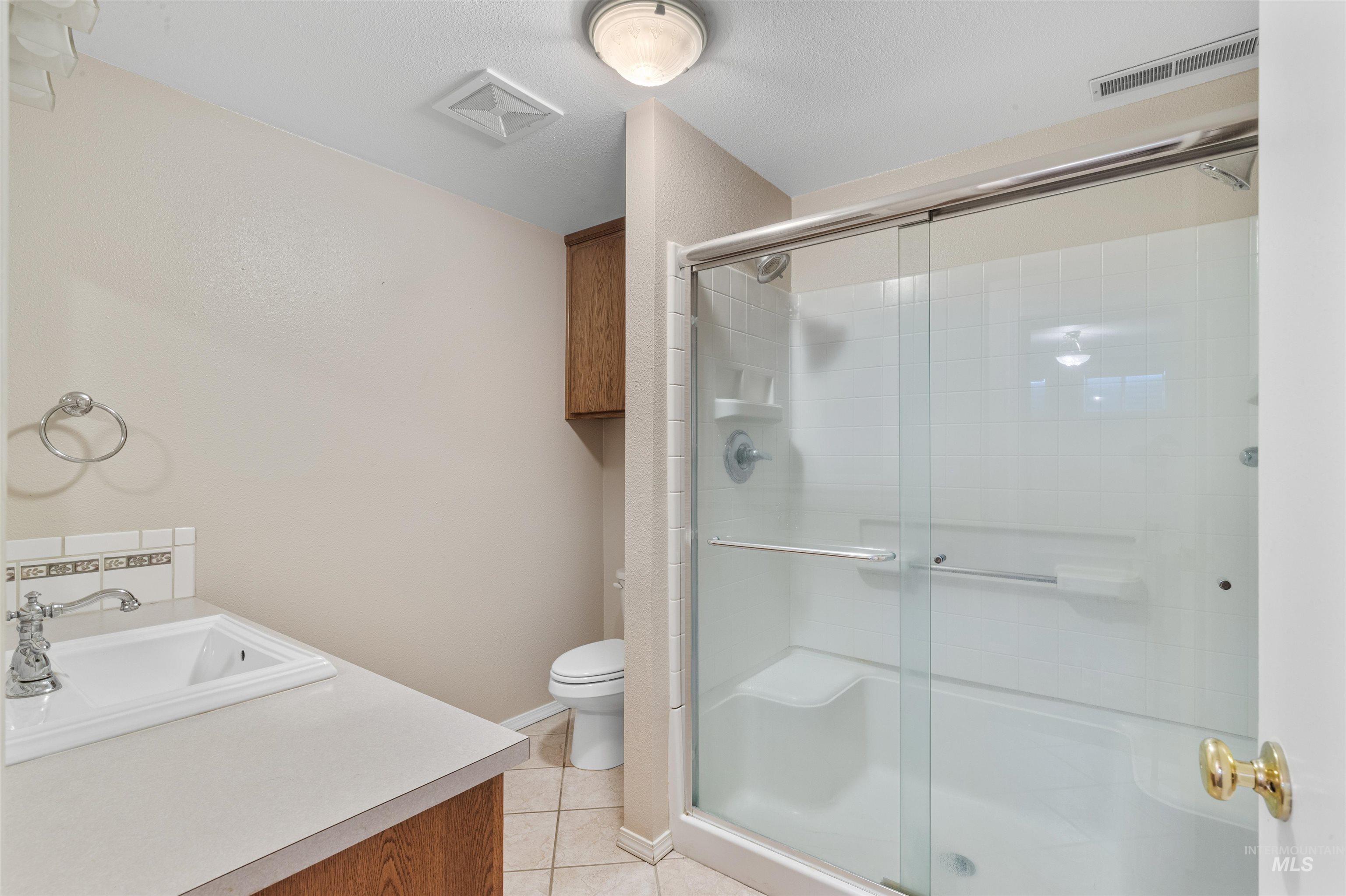 2220 14th Street, Lewiston, Idaho 83501, 5 Bedrooms, 4 Bathrooms, Residential For Sale, Price $699,000, 98969854