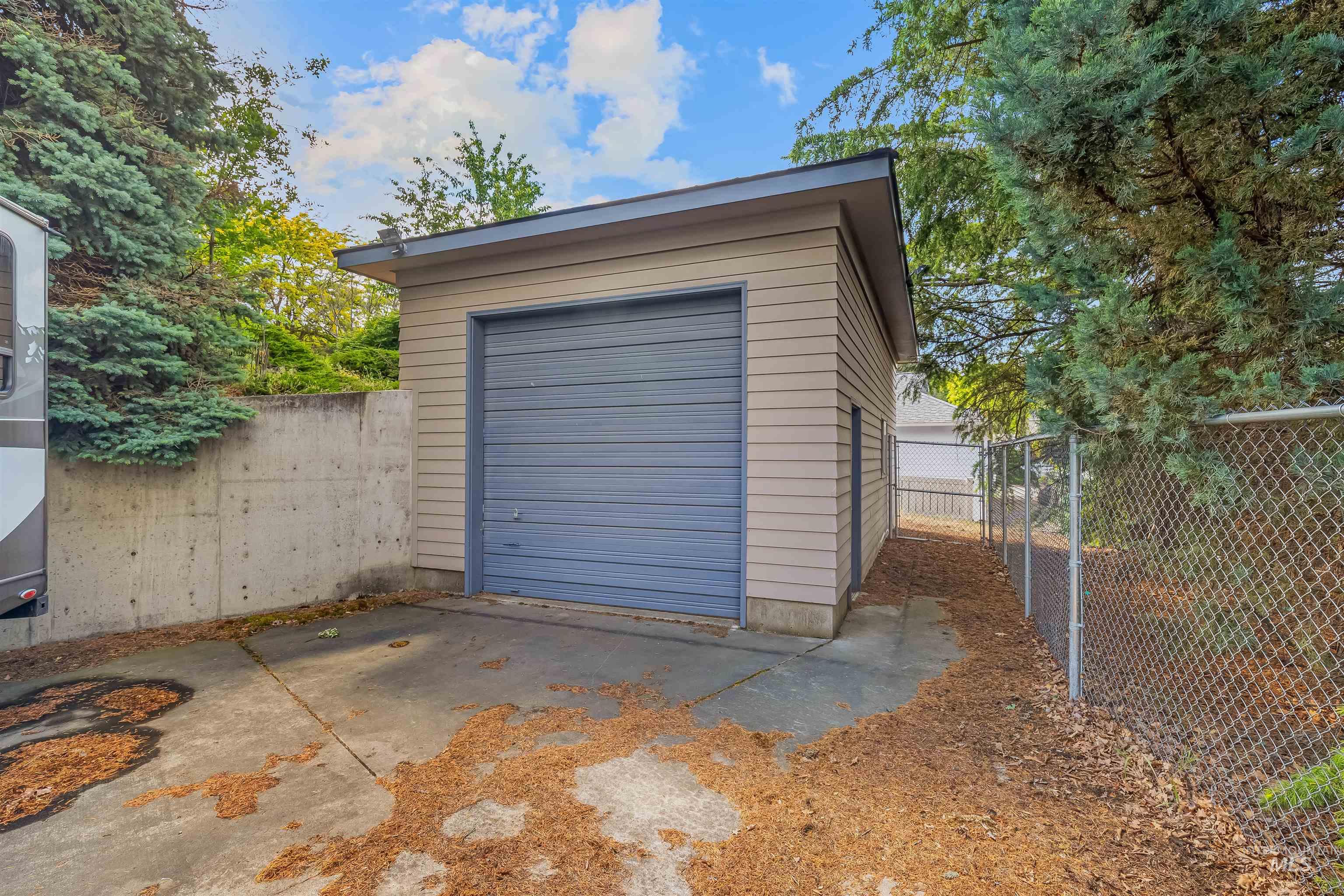 2220 14th Street, Lewiston, Idaho 83501, 5 Bedrooms, 4 Bathrooms, Residential For Sale, Price $699,000, 98969854