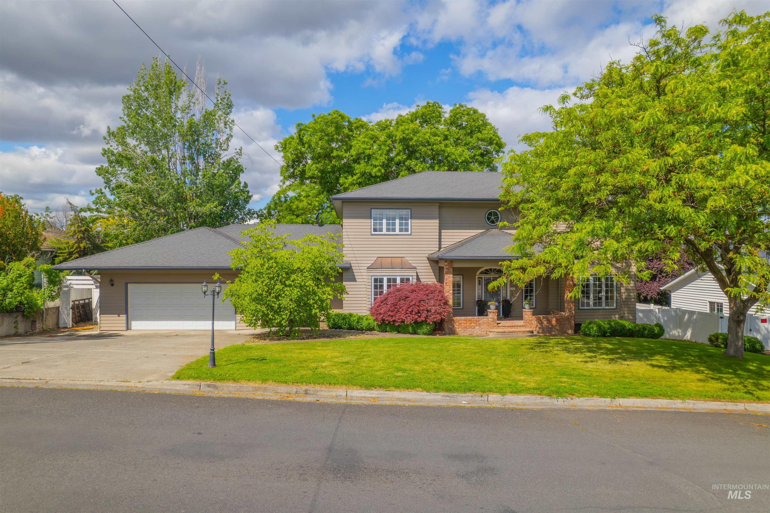 2220 14th Street, Lewiston, Idaho 83501, 5 Bedrooms, 4 Bathrooms, Residential For Sale, Price $699,000, 98969854