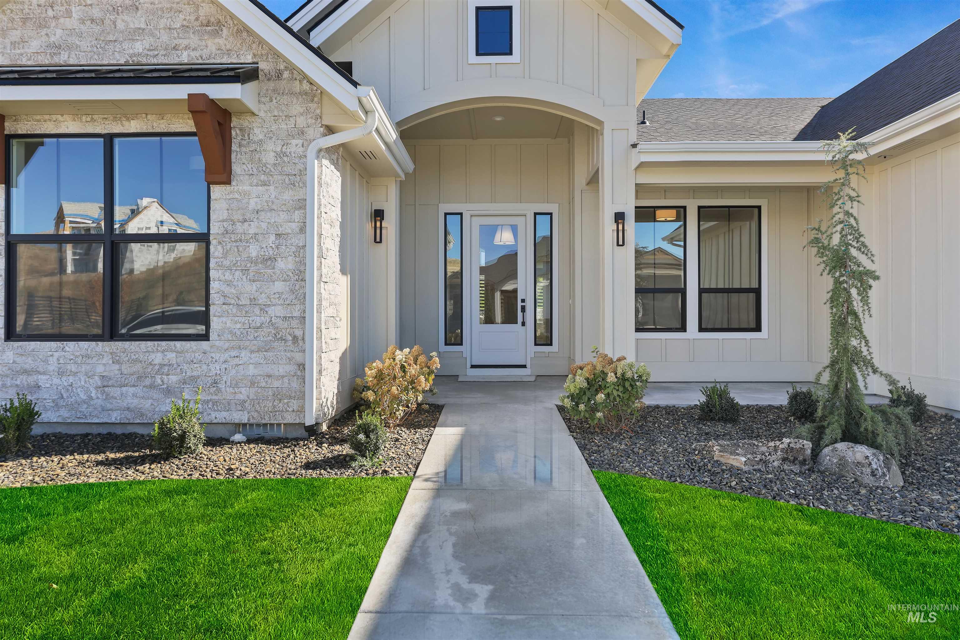 5615 W Haughburn Dr, Eagle, Idaho 83616, 3 Bedrooms, 2.5 Bathrooms, Residential For Sale, Price $899,000,MLS 98969857