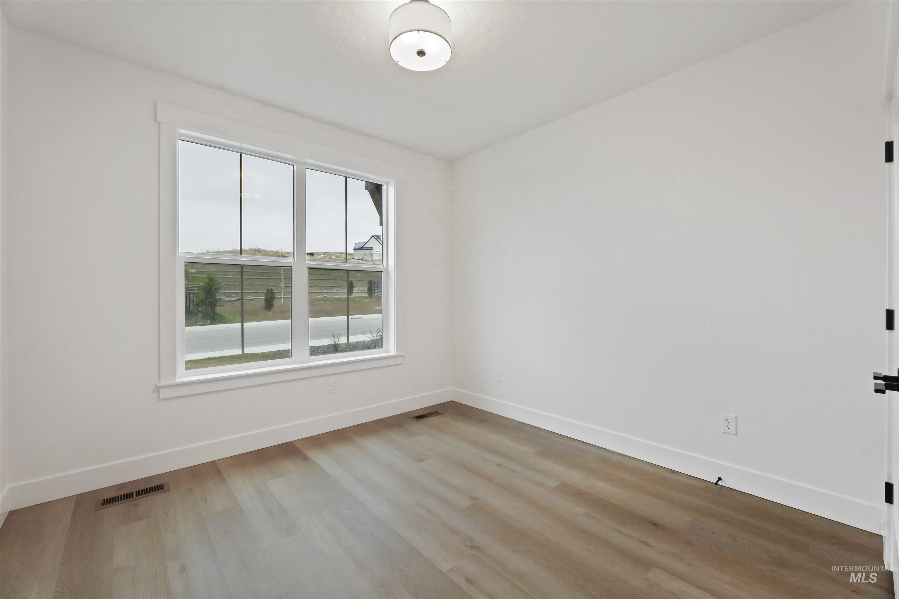 5615 W Haughburn Dr, Eagle, Idaho 83616, 3 Bedrooms, 2.5 Bathrooms, Residential For Sale, Price $899,000, 98969857