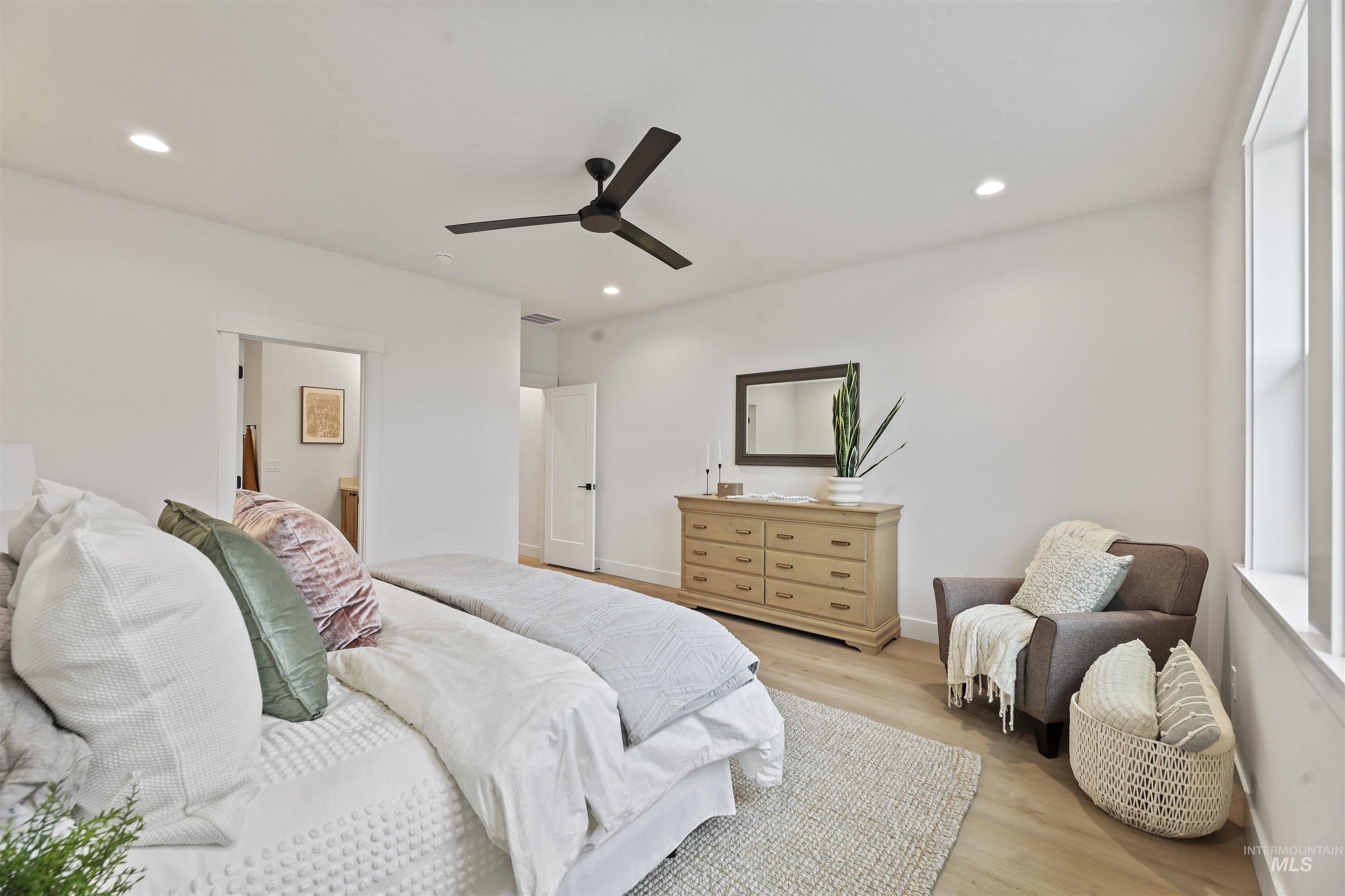 5615 W Haughburn Dr, Eagle, Idaho 83616, 3 Bedrooms, 2.5 Bathrooms, Residential For Sale, Price $899,000, 98969857