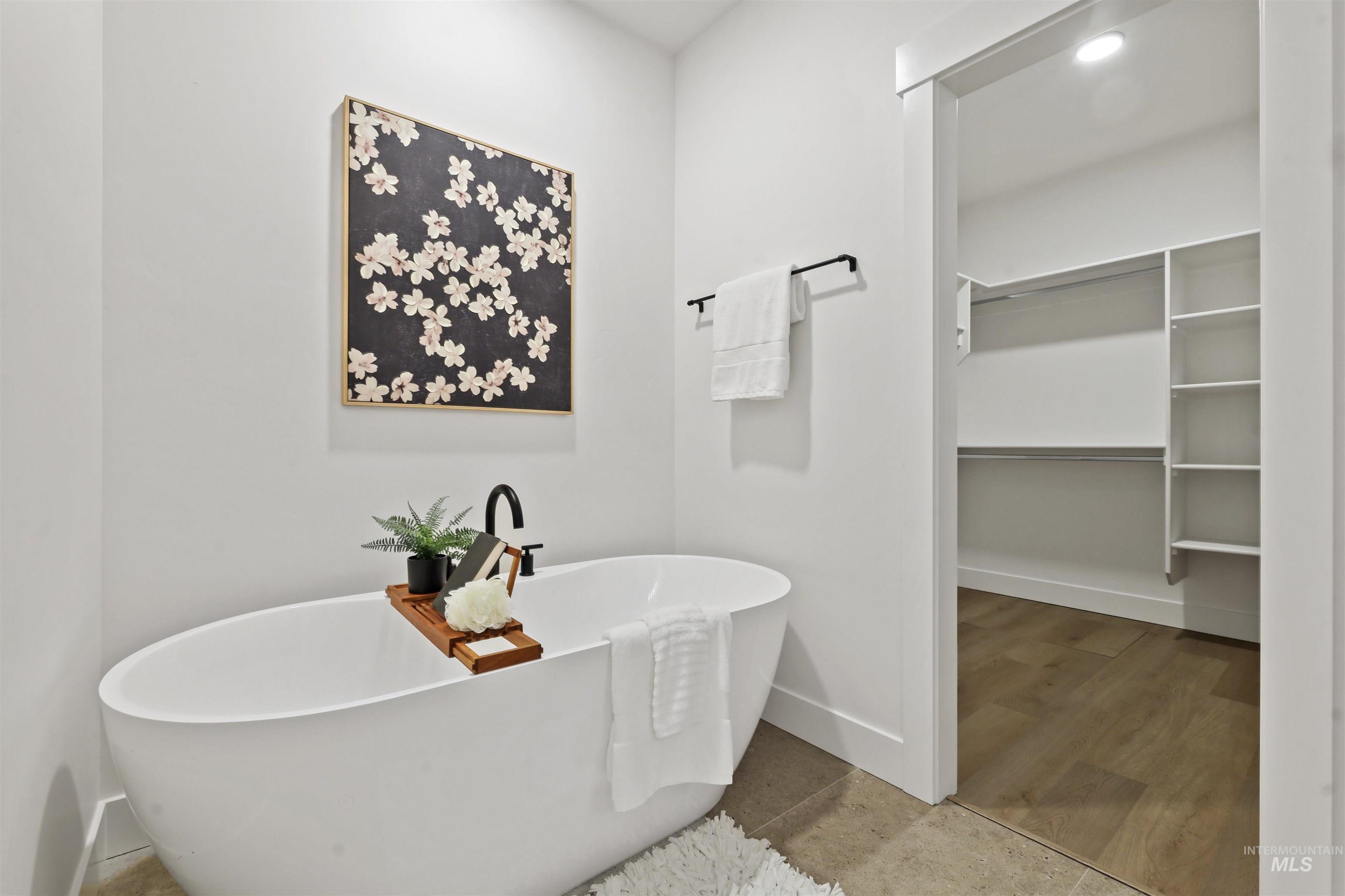 5615 W Haughburn Dr, Eagle, Idaho 83616, 3 Bedrooms, 2.5 Bathrooms, Residential For Sale, Price $899,000,MLS 98969857