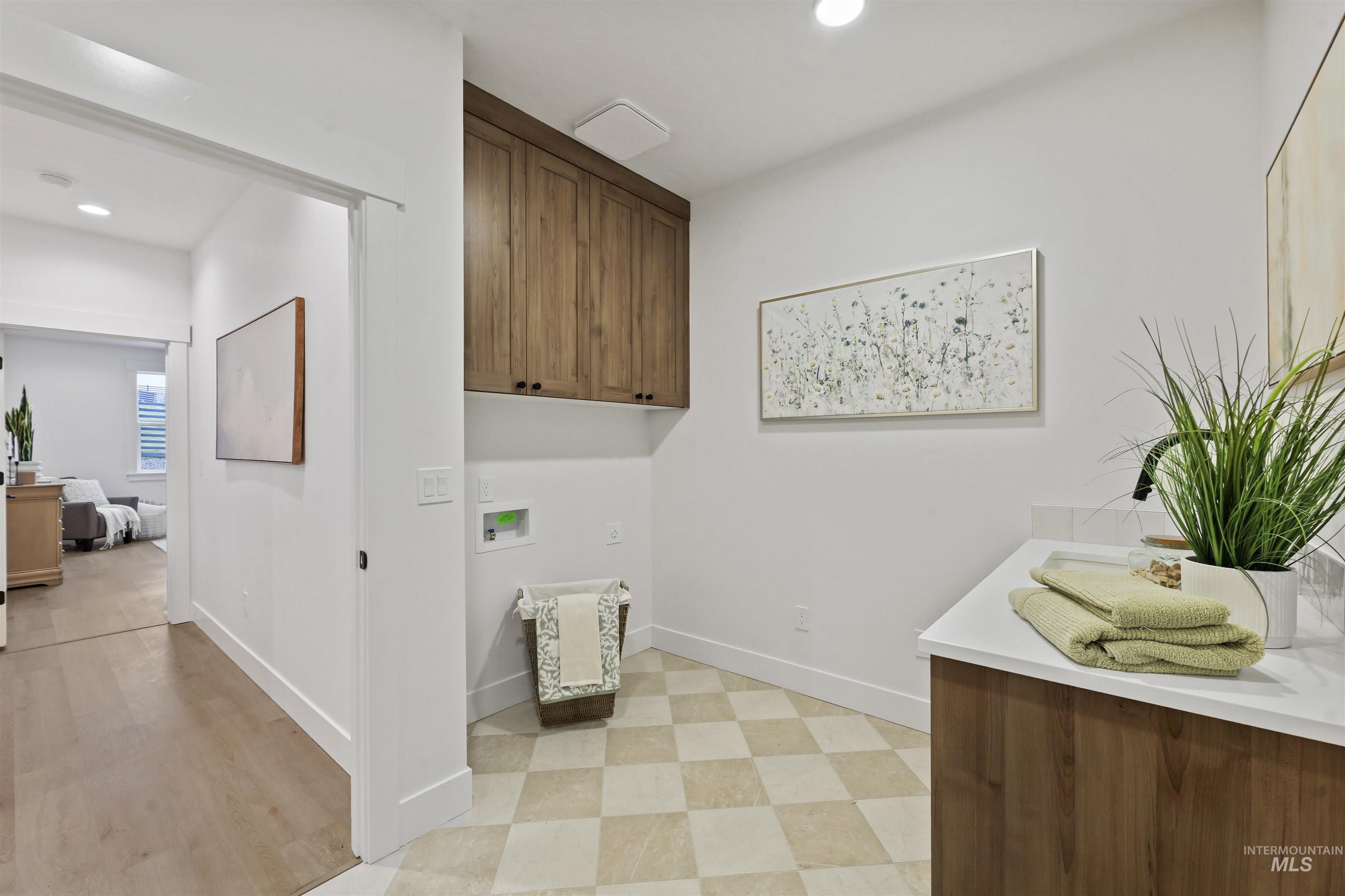 5615 W Haughburn Dr, Eagle, Idaho 83616, 3 Bedrooms, 2.5 Bathrooms, Residential For Sale, Price $899,000,MLS 98969857