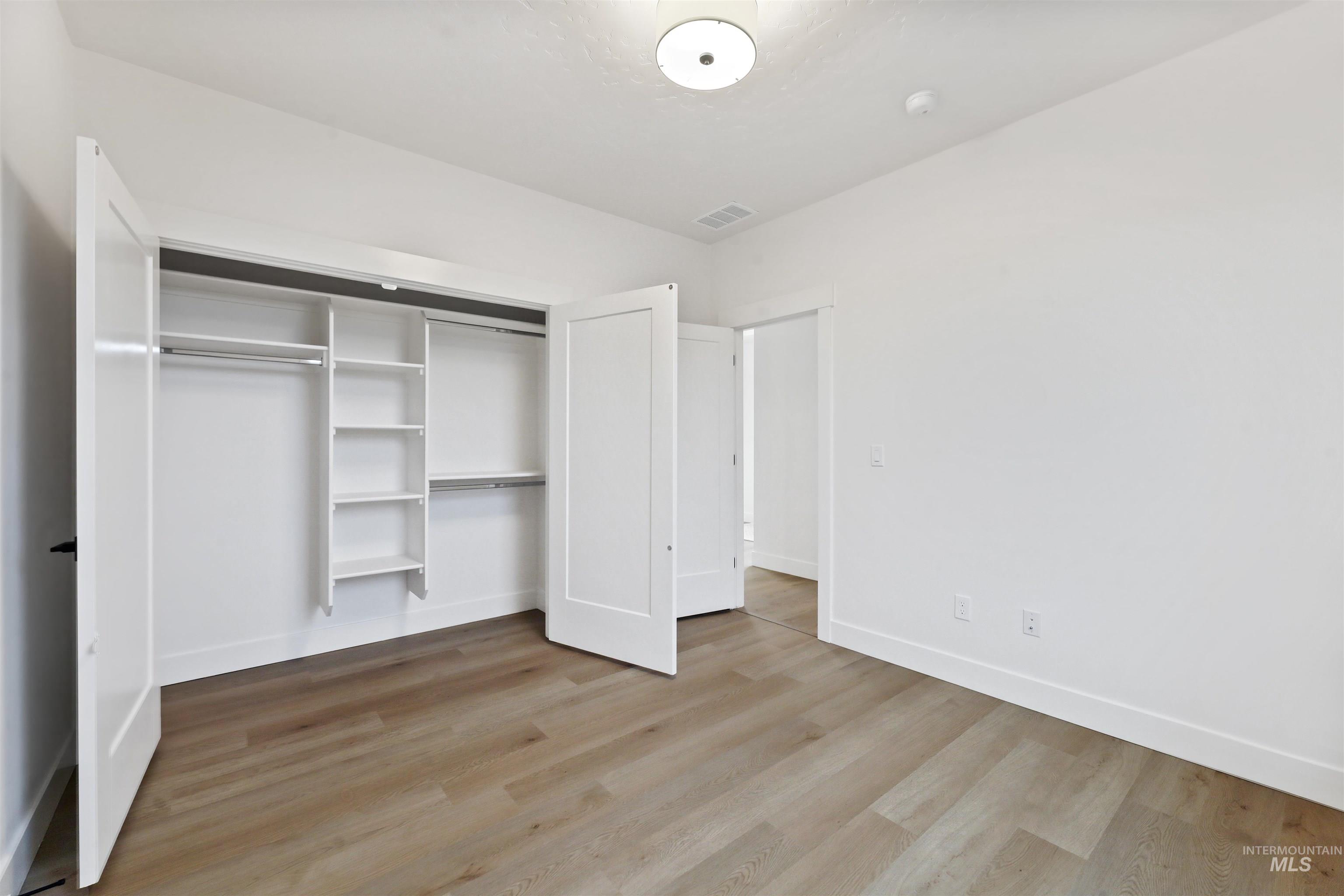 5615 W Haughburn Dr, Eagle, Idaho 83616, 3 Bedrooms, 2.5 Bathrooms, Residential For Sale, Price $899,000,MLS 98969857