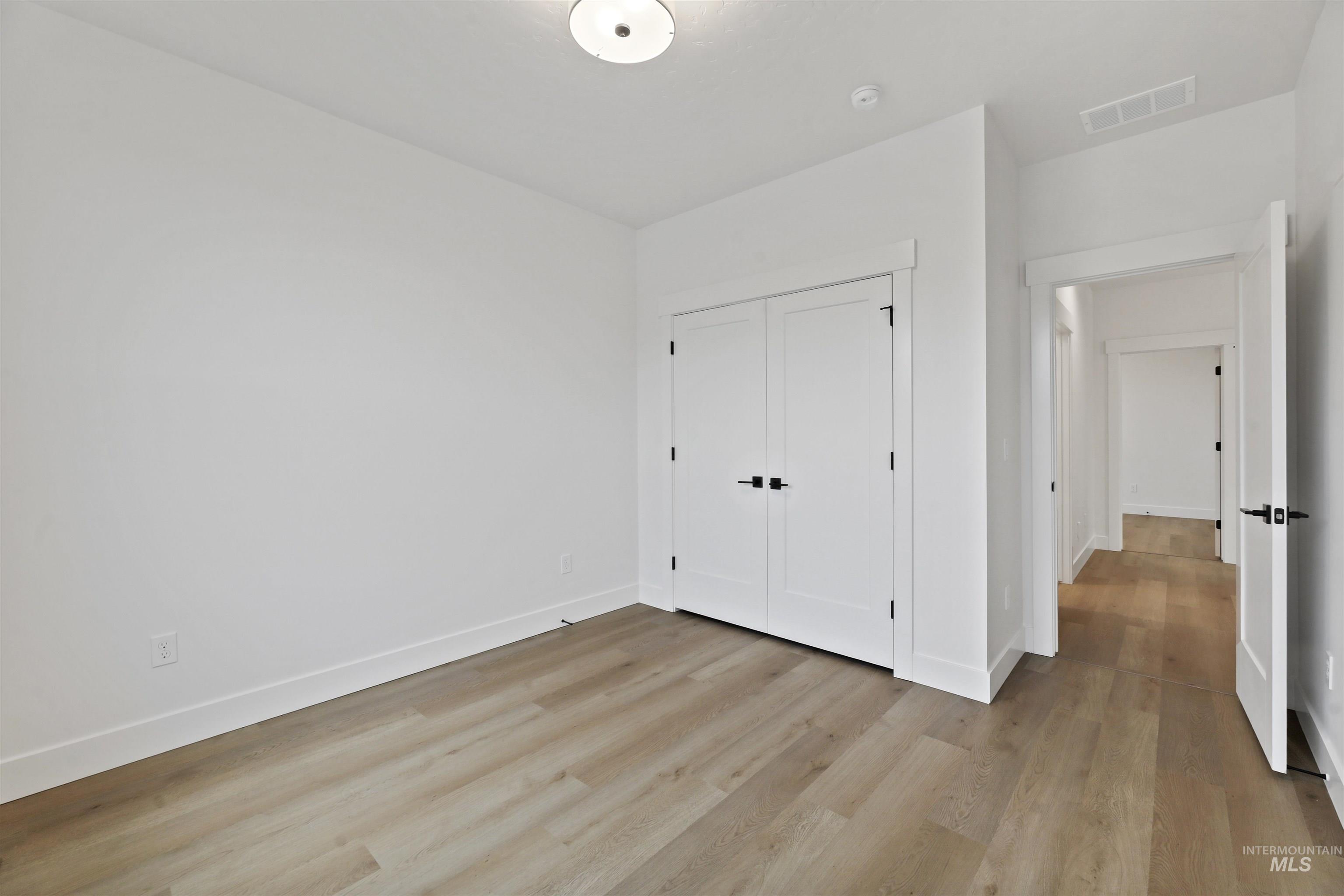 5615 W Haughburn Dr, Eagle, Idaho 83616, 3 Bedrooms, 2.5 Bathrooms, Residential For Sale, Price $899,000,MLS 98969857