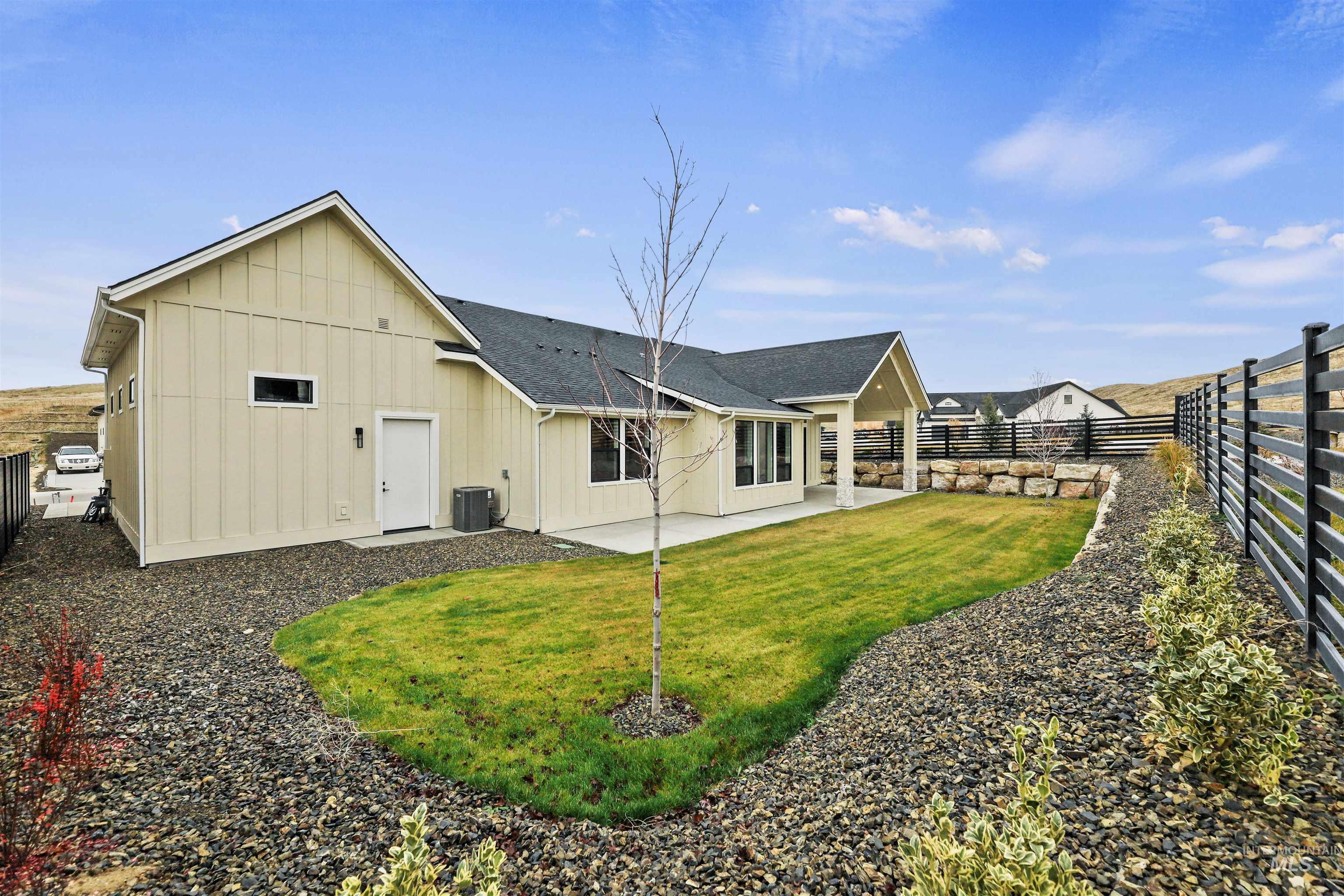 5615 W Haughburn Dr, Eagle, Idaho 83616, 3 Bedrooms, 2.5 Bathrooms, Residential For Sale, Price $899,000, 98969857