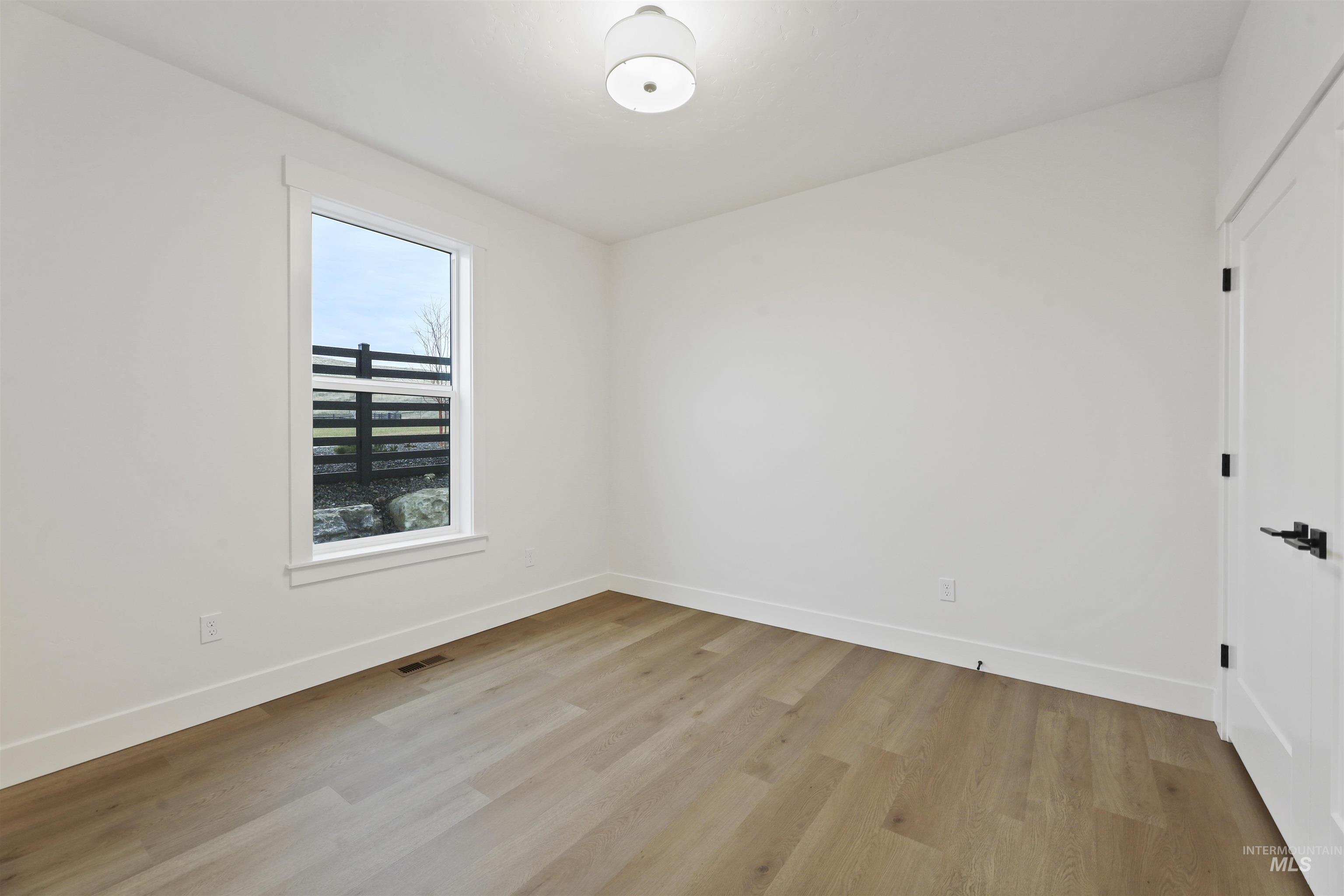 5615 W Haughburn Dr, Eagle, Idaho 83616, 3 Bedrooms, 2.5 Bathrooms, Residential For Sale, Price $899,000, 98969857