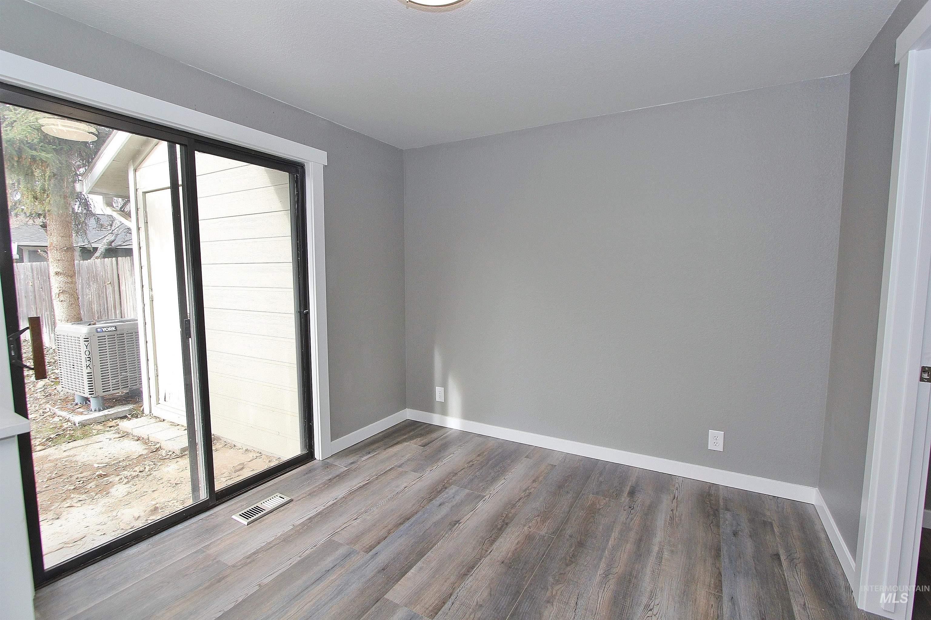 1417 E Carter Ln, Boise, Idaho 83706, 2 Bedrooms, 1.5 Bathrooms, Residential For Sale, Price $335,000,MLS 98969860