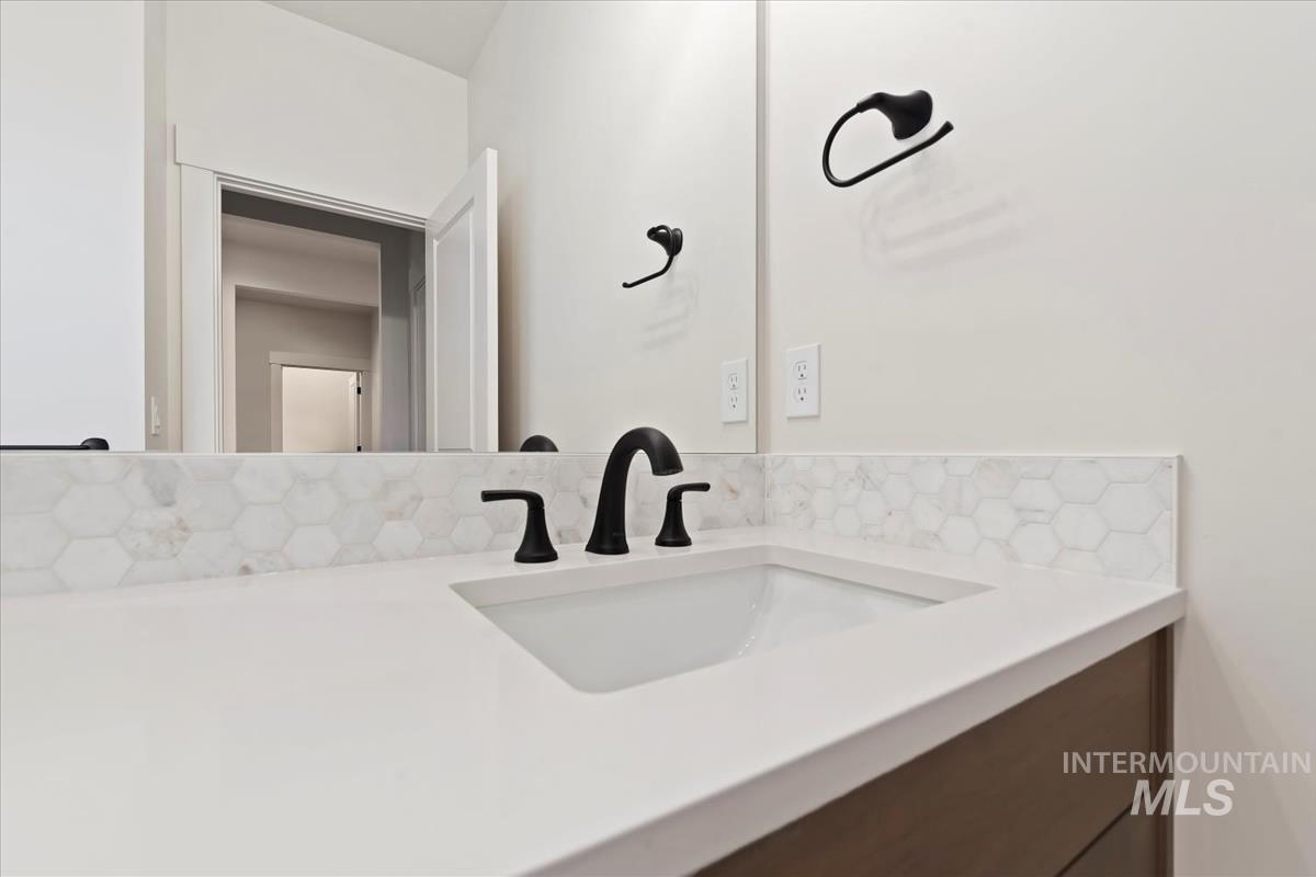 6538 E Lucy Dr., Eagle, Idaho 83629, 3 Bedrooms, 3 Bathrooms, Residential For Sale, Price $579,880, 98969864