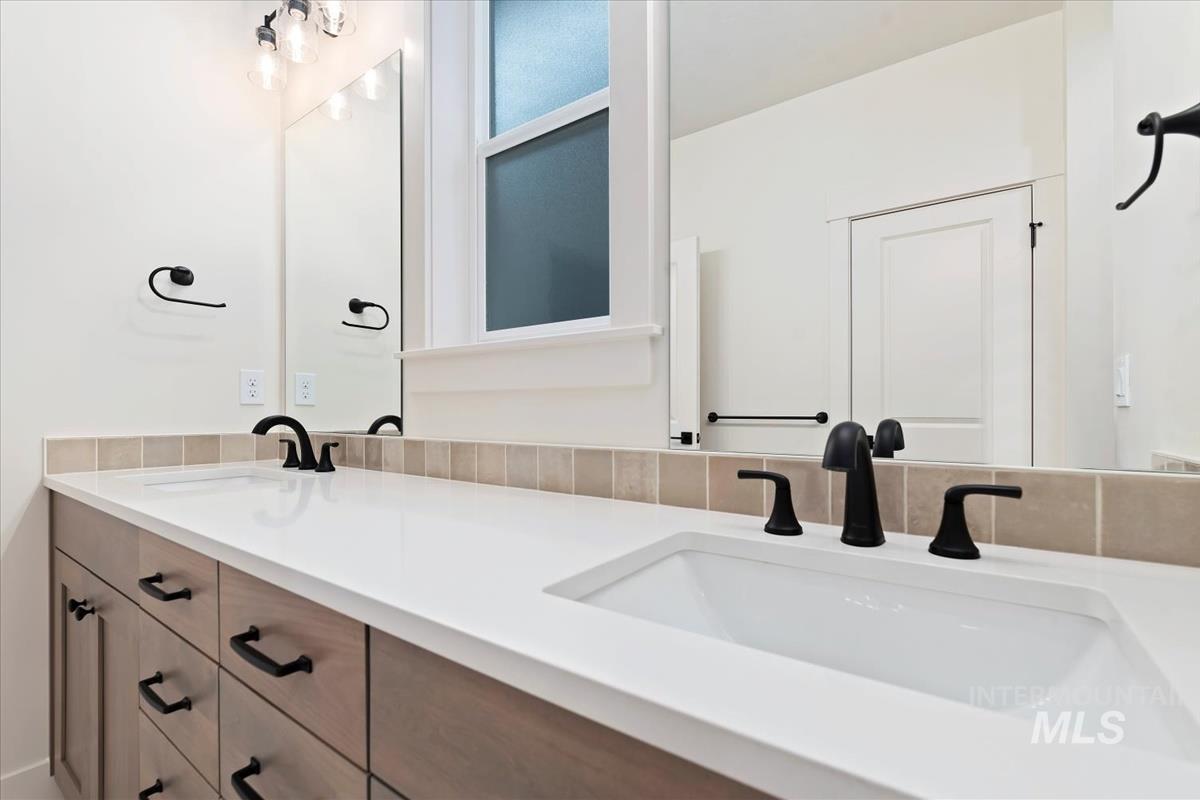 6538 E Lucy Dr., Eagle, Idaho 83629, 3 Bedrooms, 3 Bathrooms, Residential For Sale, Price $579,880, 98969864