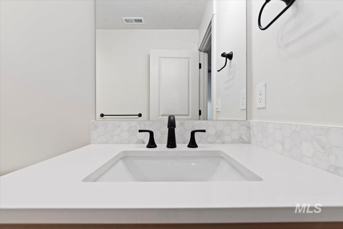 6538 E Lucy Dr., Eagle, Idaho 83629, 3 Bedrooms, 3 Bathrooms, Residential For Sale, Price $579,880, 98969864