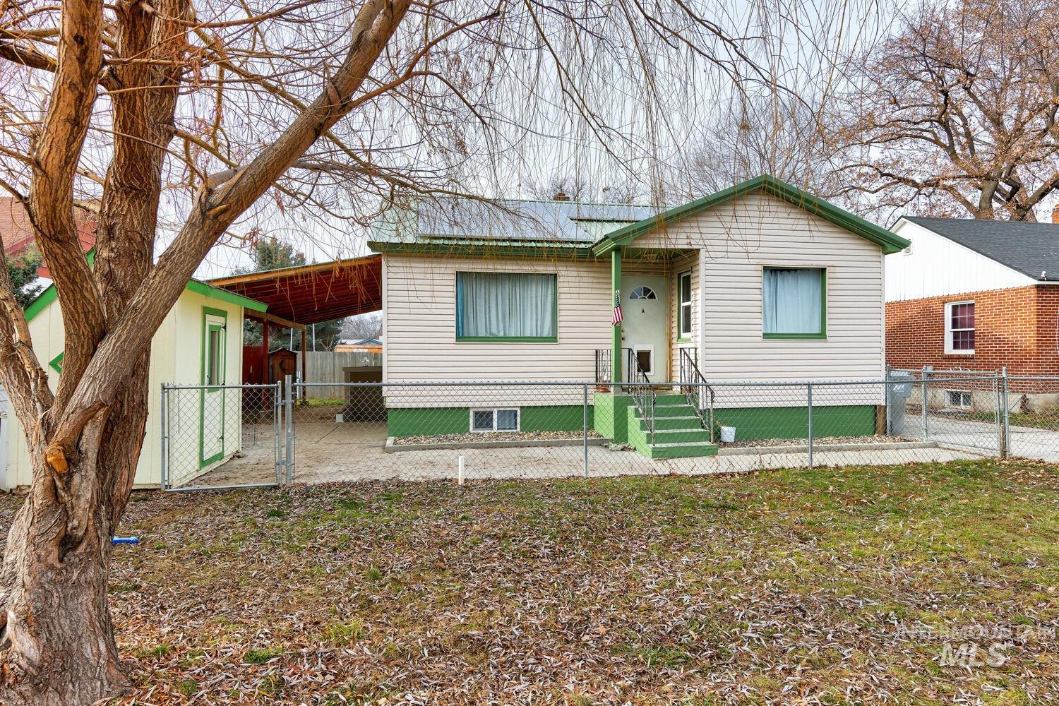 607 S Powerline, Nampa, Idaho 83686, 3 Bedrooms, 1 Bathroom, Residential Income For Sale, Price $525,000, 98969867