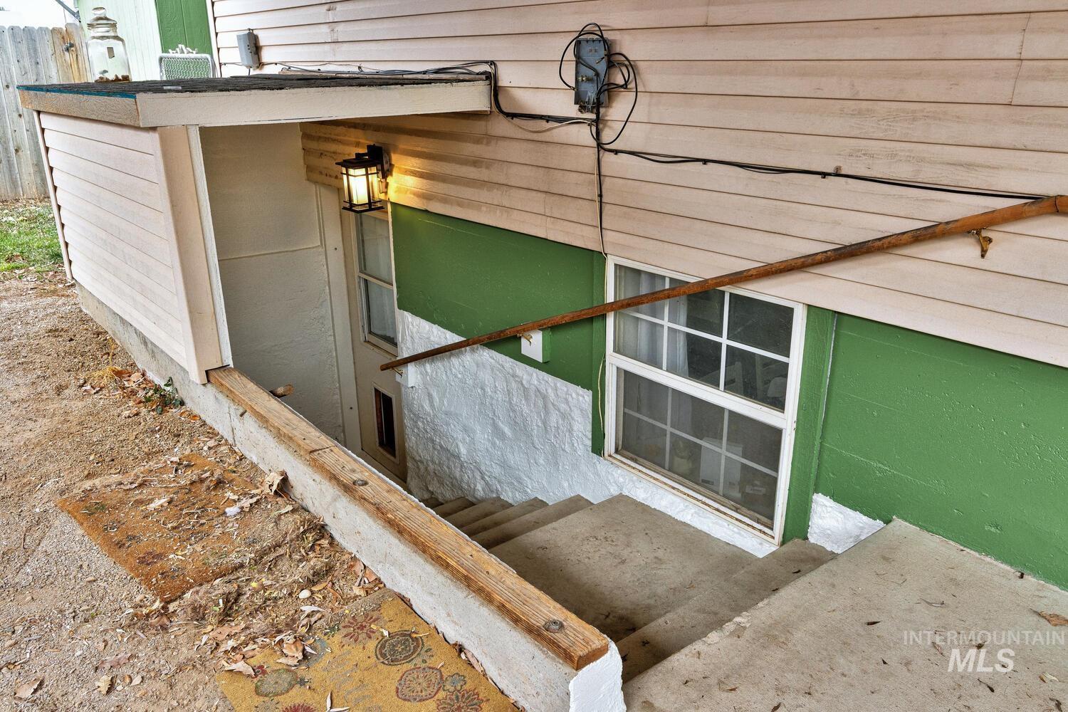 607 S Powerline, Nampa, Idaho 83686, 3 Bedrooms, 1 Bathroom, Residential Income For Sale, Price $525,000, 98969867